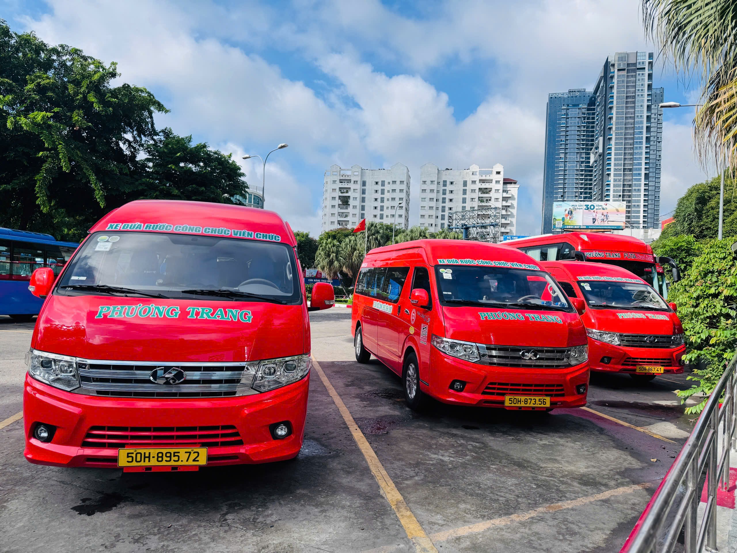 Nhu cầu sử dụng xe đưa đón cán bộ ở TP.HCM tăng vọt- Ảnh 2. Nhu cầu sử dụng xe đưa đón cán bộ ở TP.HCM tăng vọt- Ảnh 2.