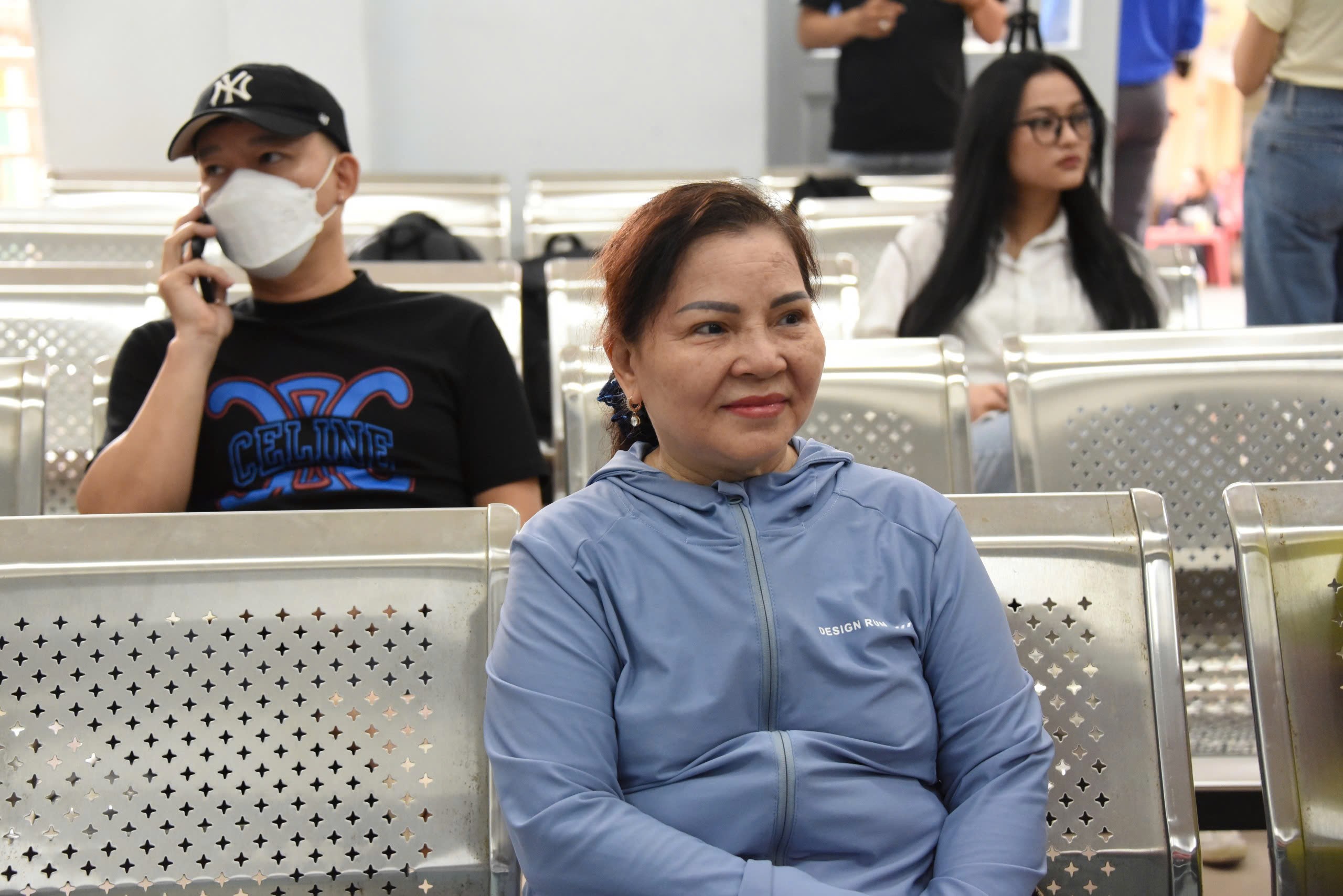 "C&aacute;n bộ robot" gi&uacute;p người d&acirc;n l&agrave;m thủ tục h&agrave;nh ch&iacute;nh tại TP.HCM- Ảnh 2.