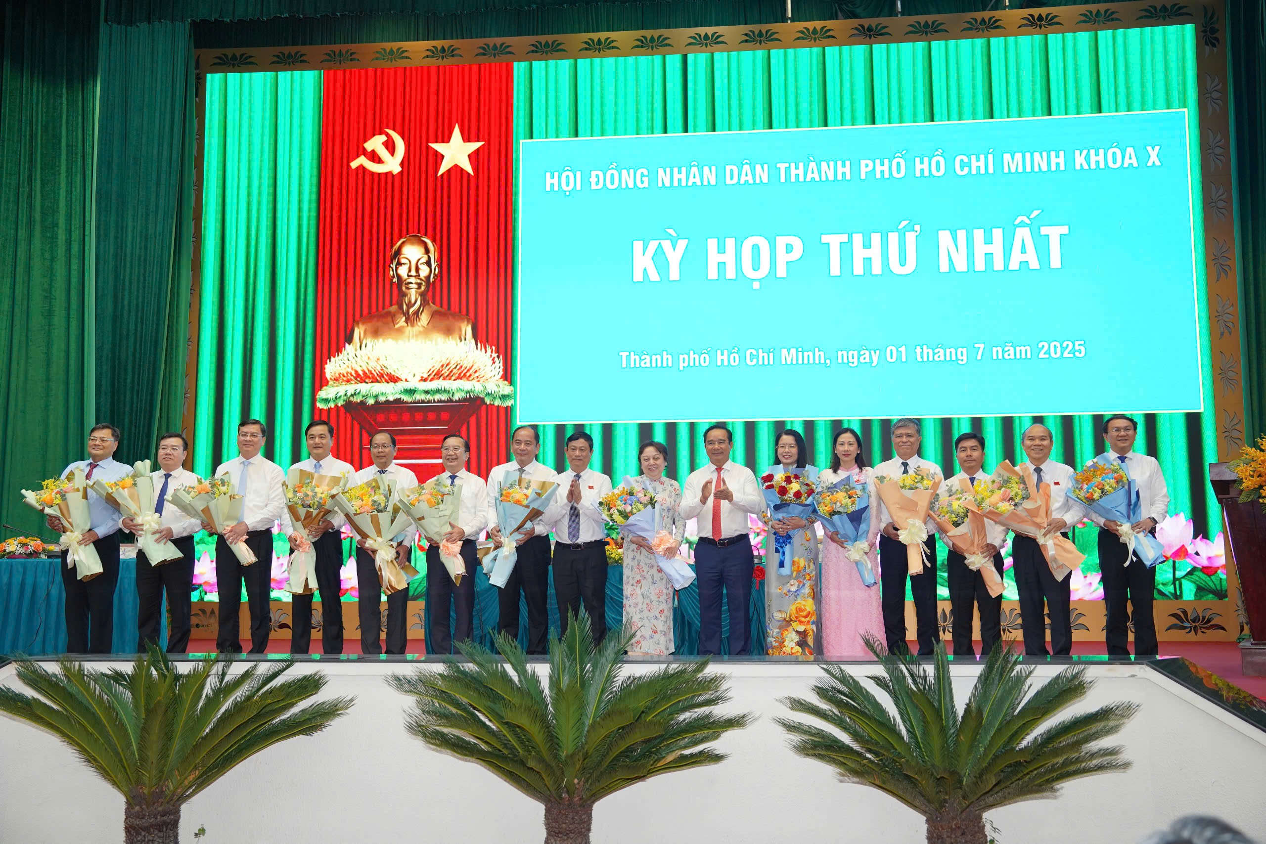 TP.HCM trao quyết định bổ nhiệm l&atilde;nh đạo 15 sở, ng&agrave;nh sau s&aacute;p nhập- Ảnh 2.