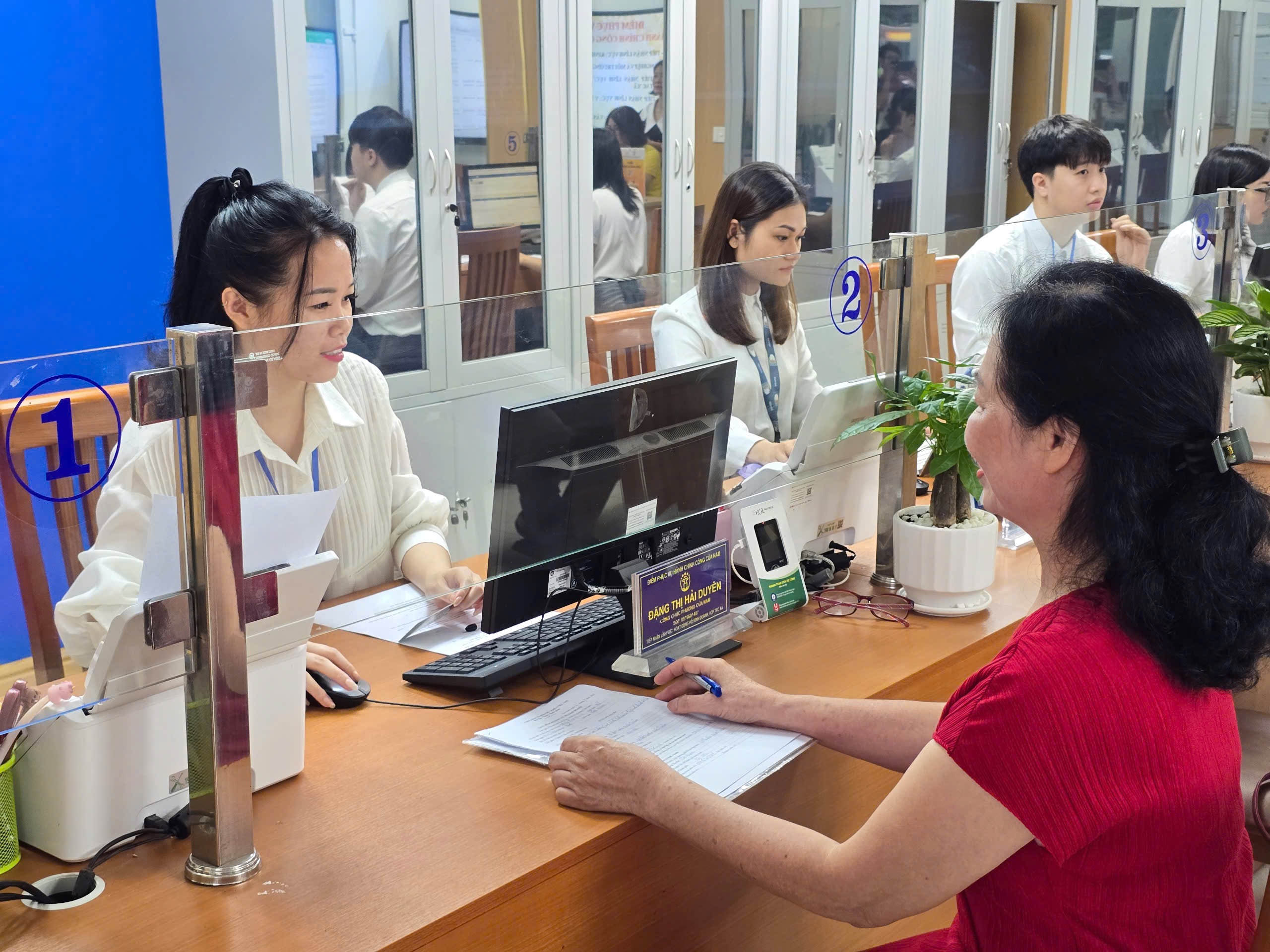 Hà Nội: Phường Việt Hưng mời luật sư tư vấn miễn phí ngày đầu vận hành chính quyền hai cấp- Ảnh 7. Hà Nội: Phường Việt Hưng mời luật sư tư vấn miễn phí ngày đầu vận hành chính quyền hai cấp- Ảnh 7.