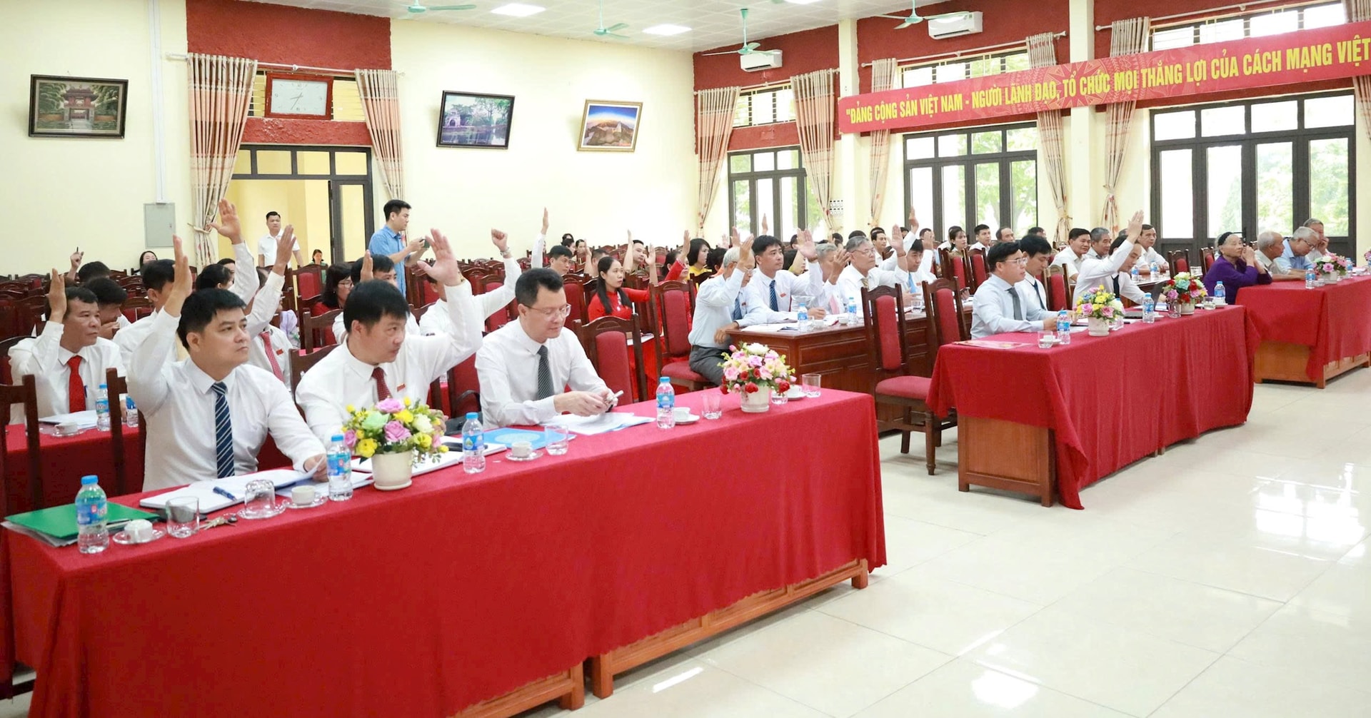 Hà Nội: Phường Việt Hưng mời luật sư tư vấn miễn phí ngày đầu vận hành chính quyền hai cấp- Ảnh 12. Hà Nội: Phường Việt Hưng mời luật sư tư vấn miễn phí ngày đầu vận hành chính quyền hai cấp- Ảnh 12.