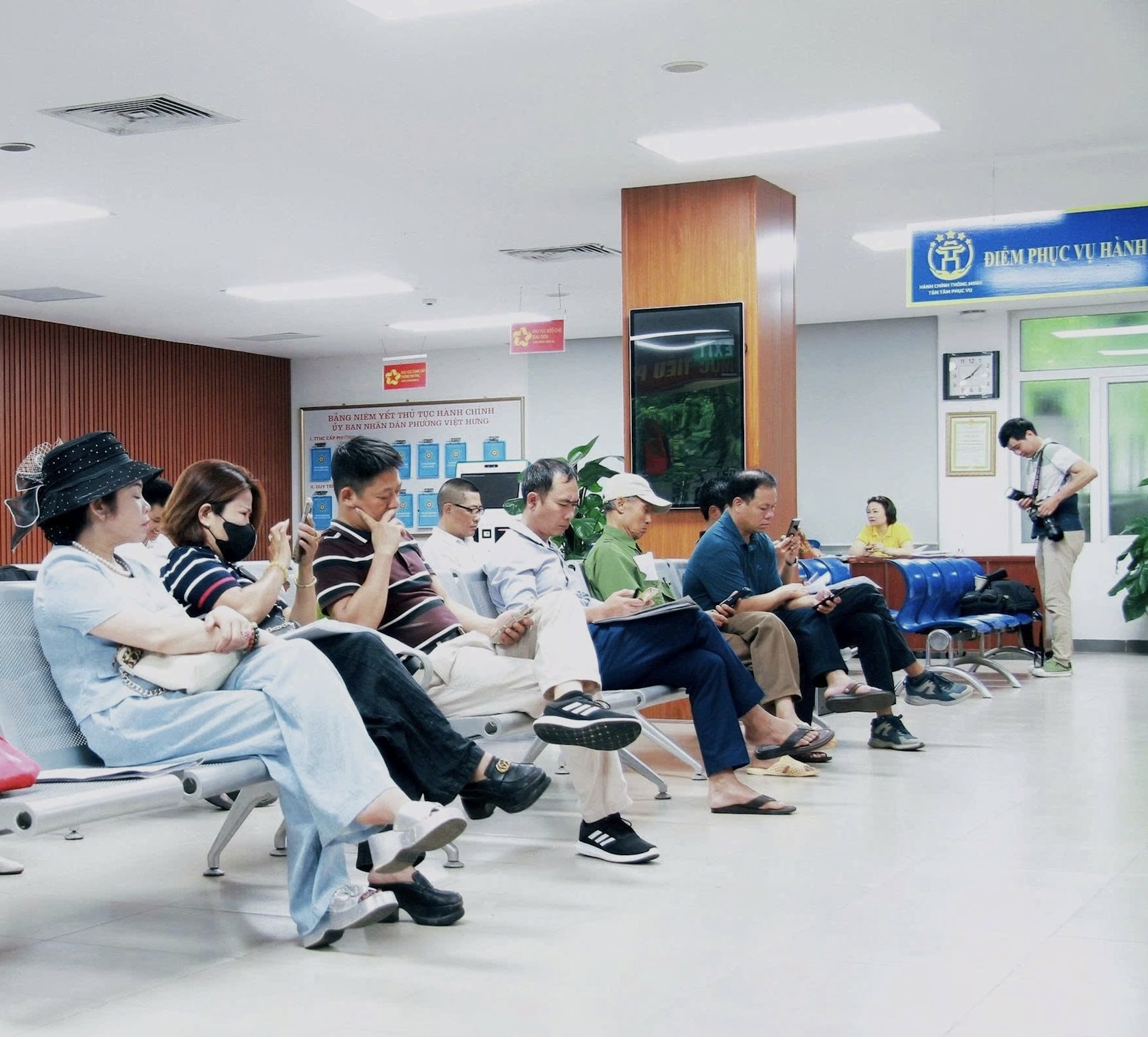 Hà Nội: Phường Việt Hưng mời luật sư tư vấn miễn phí ngày đầu vận hành chính quyền hai cấp- Ảnh 1. Hà Nội: Phường Việt Hưng mời luật sư tư vấn miễn phí ngày đầu vận hành chính quyền hai cấp- Ảnh 1.