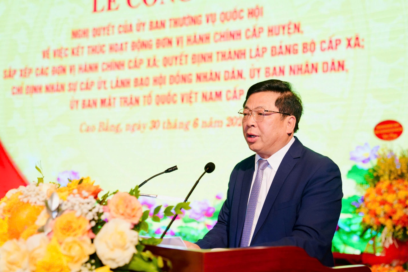 Minister Tran Hong Minh: Cao Bang urged to boost transport, trade and tourism- Ảnh 1. Minister Tran Hong Minh: Cao Bang urged to boost transport, trade and tourism- Ảnh 1.