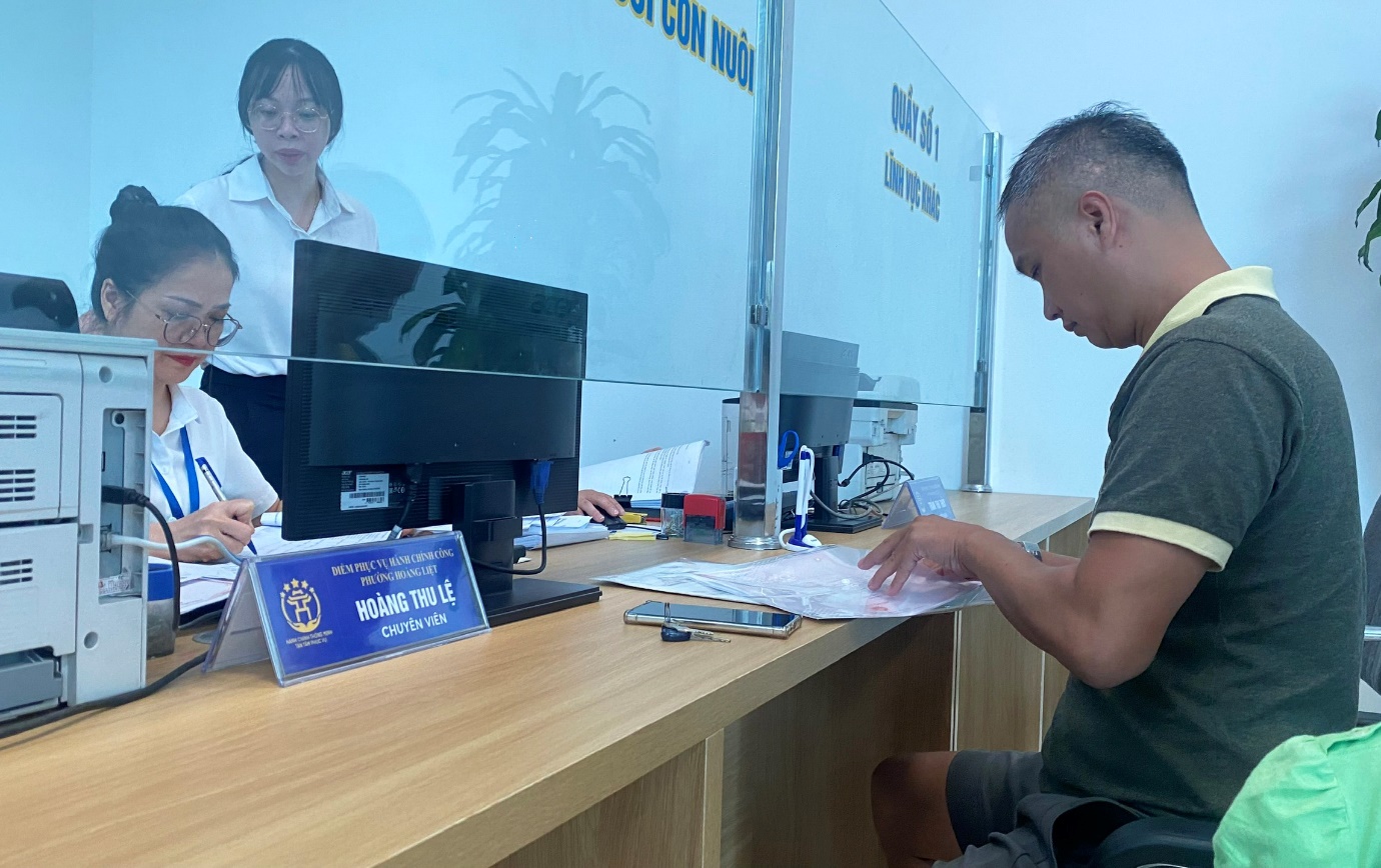 Ng&agrave;y đầu vận h&agrave;nh ch&iacute;nh quyền 2 cấp của c&aacute;c phường, x&atilde; tại Thủ đ&ocirc; H&agrave; Nội- Ảnh 1.