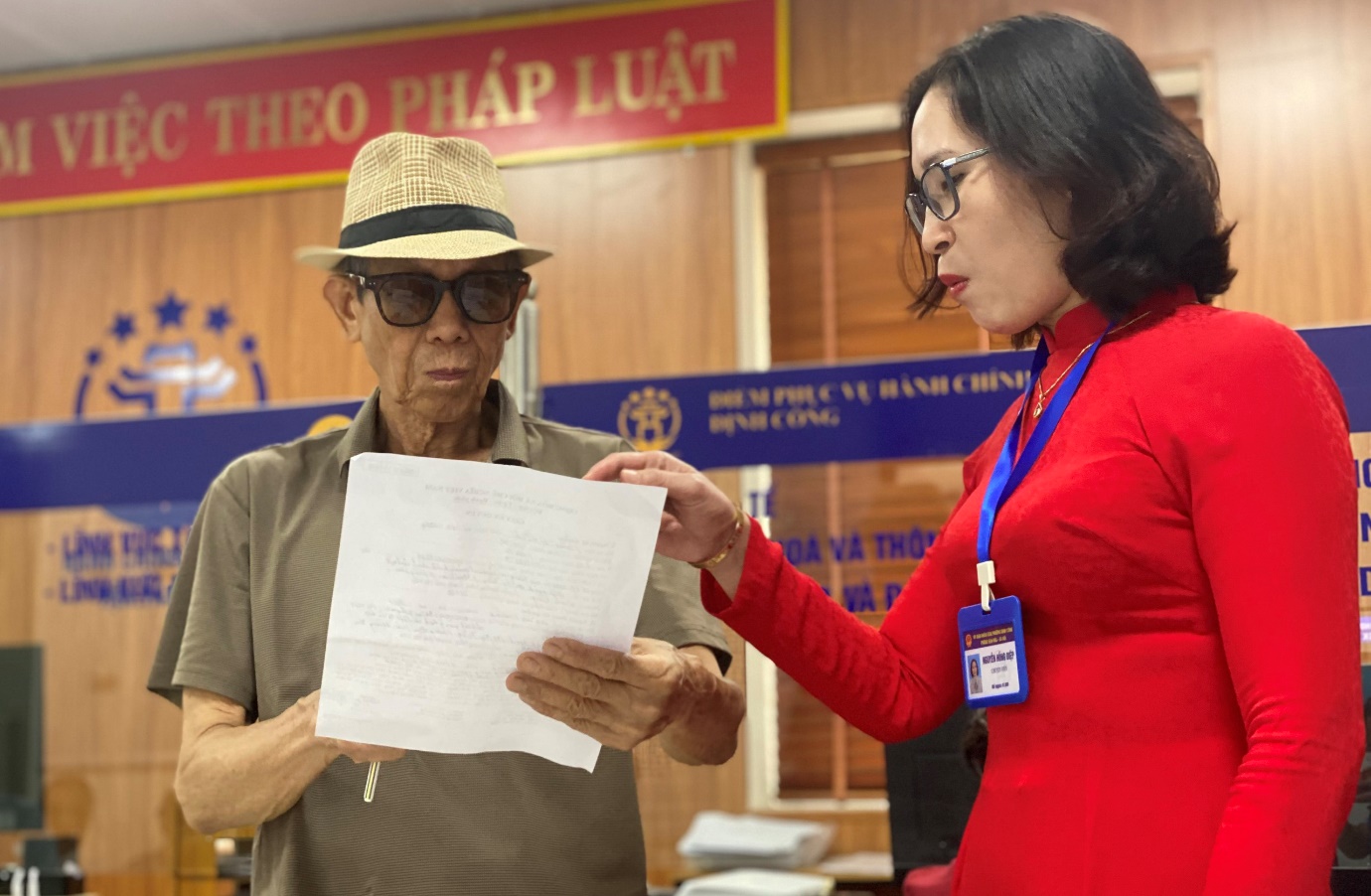 Ng&agrave;y đầu vận h&agrave;nh ch&iacute;nh quyền 2 cấp của c&aacute;c phường, x&atilde; tại Thủ đ&ocirc; H&agrave; Nội- Ảnh 4.