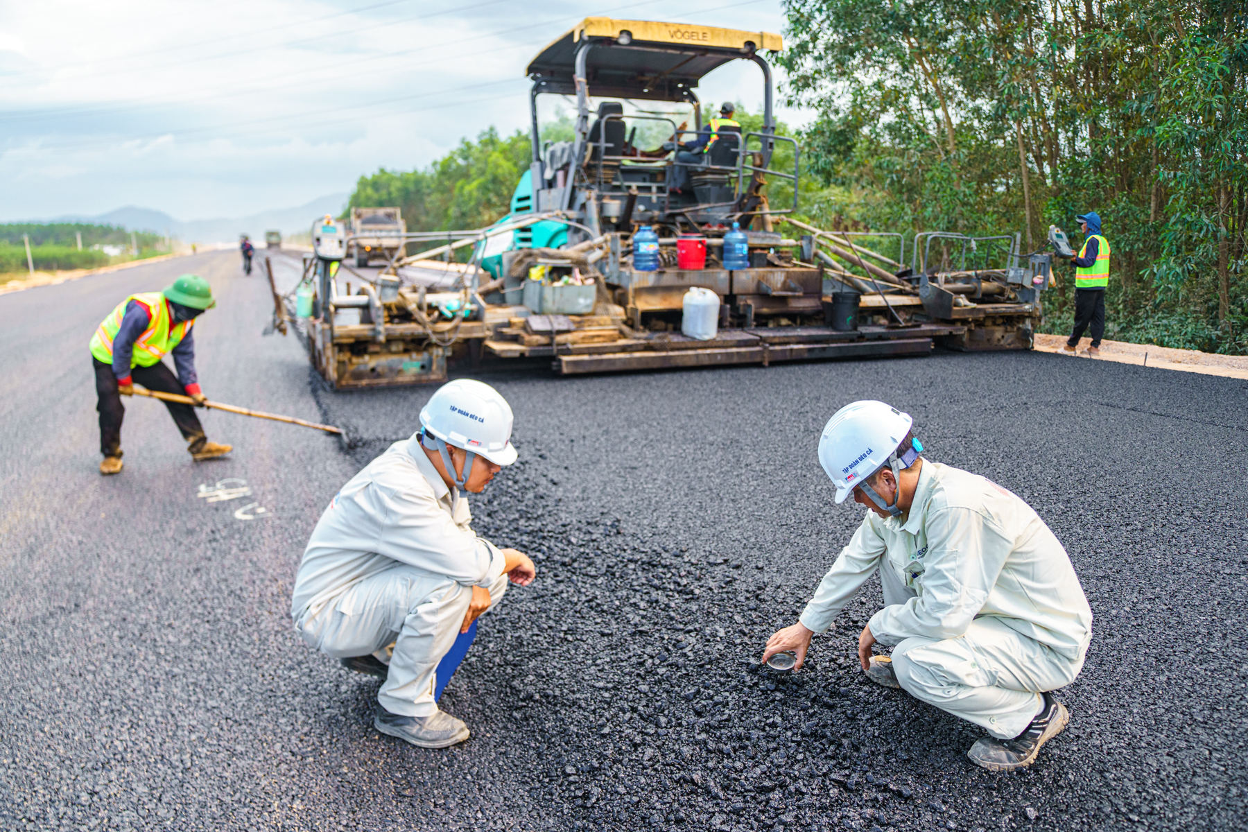 Th&ocirc;ng hầm d&agrave;i nhất cao tốc Bắc - Nam- Ảnh 4.