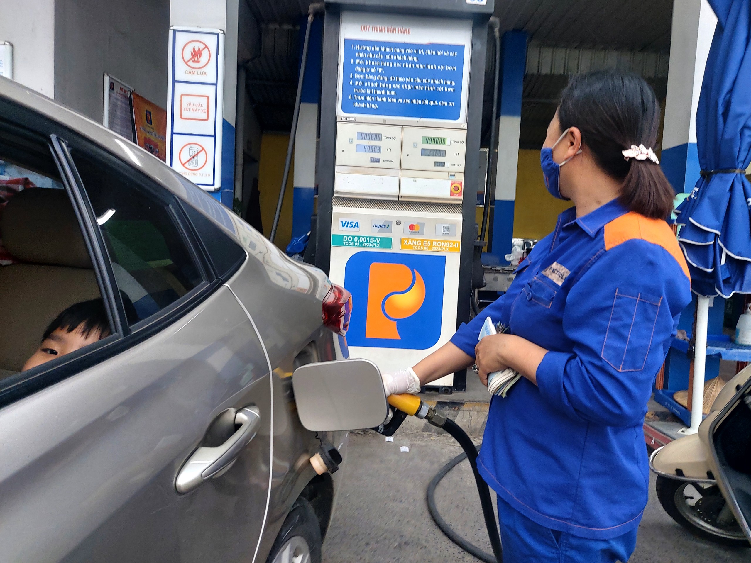 Gi&aacute; xăng dầu đồng loạt giảm mạnh từ h&ocirc;m nay 1/7- Ảnh 1.