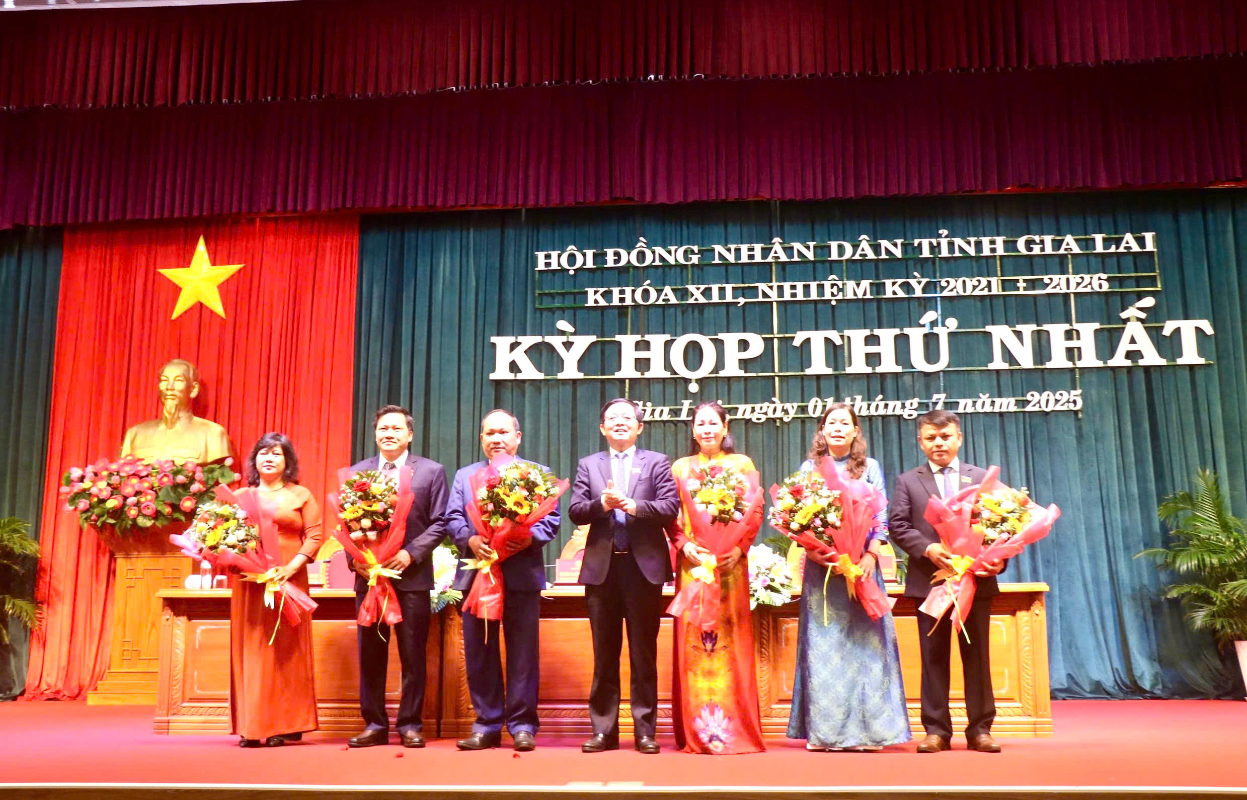 B&iacute; thư Tỉnh uỷ Quảng Ng&atilde;i, Gia Lai chỉ đạo g&igrave; tại "kỳ họp đặc biệt"?- Ảnh 3.