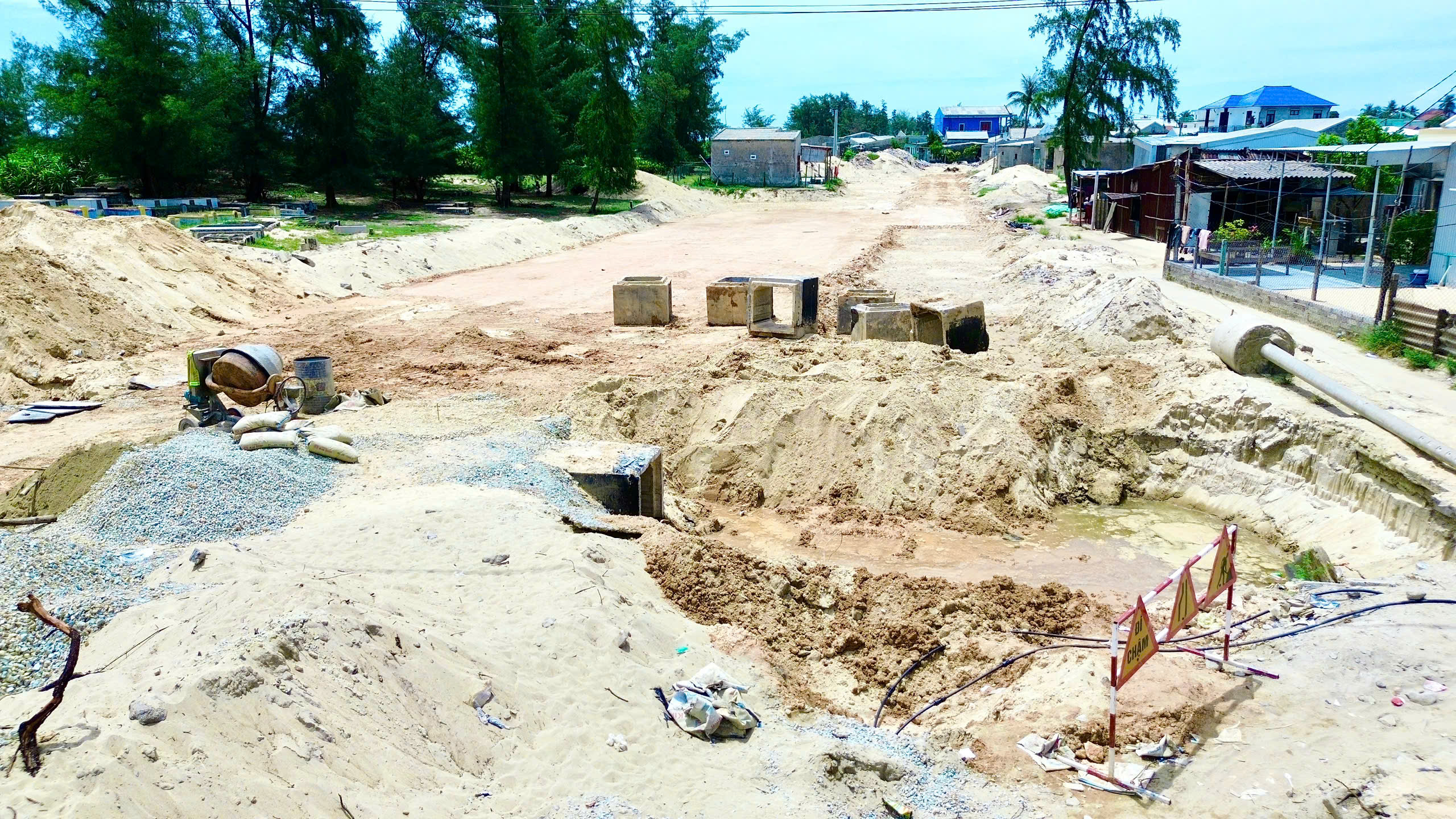 C&ograve;n vướng 1,6km mặt bằng, cầu vượt biển d&agrave;i nhất miền Trung c&oacute; c&aacute;n đ&iacute;ch đ&uacute;ng hẹn 31/12?- Ảnh 4.