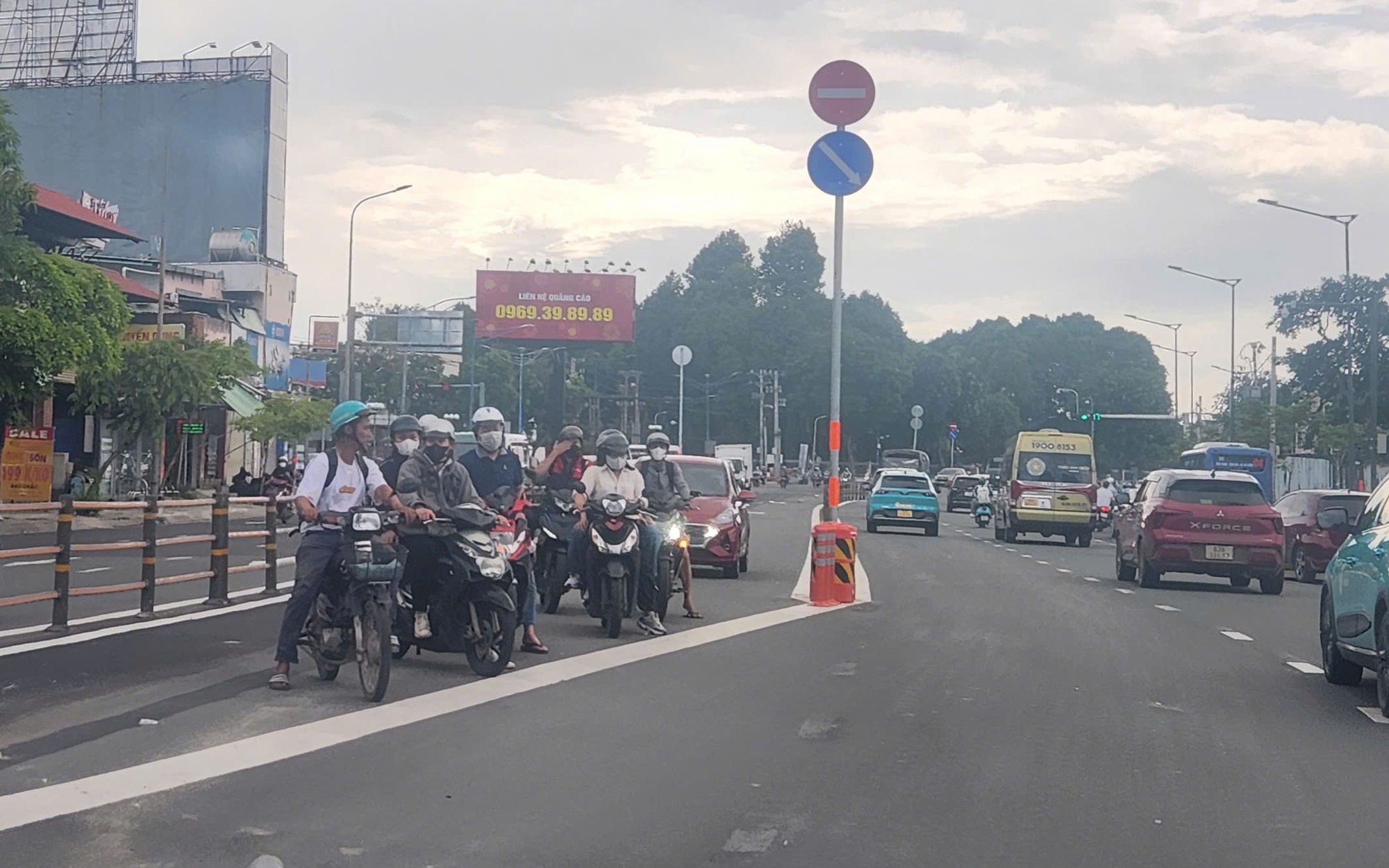 TP.HCM: V&igrave; sao chưa cho &ocirc; t&ocirc; rẽ tr&aacute;i v&agrave;o đường C12 đi nh&agrave; ga T3 T&acirc;n Sơn Nhất?