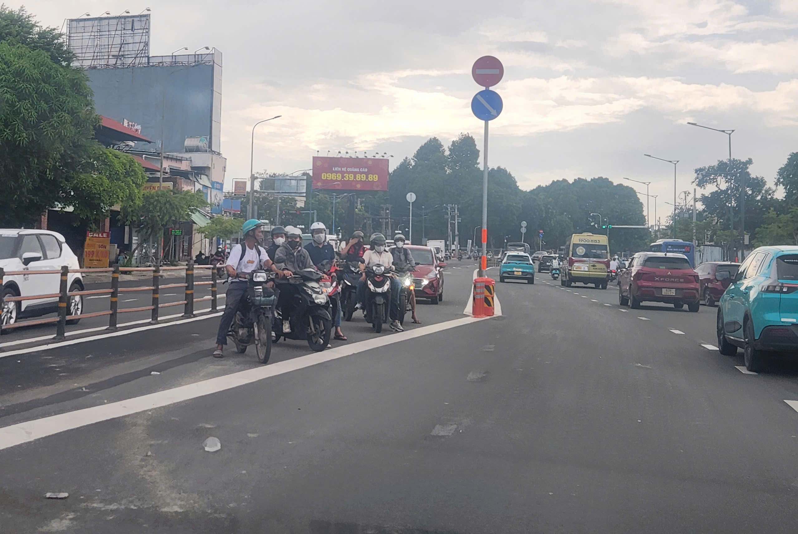 TP.HCM: V&igrave; sao chưa cho &ocirc; t&ocirc; rẽ tr&aacute;i v&agrave;o đường C12 đi nh&agrave; ga T3 T&acirc;n Sơn Nhất?- Ảnh 1.