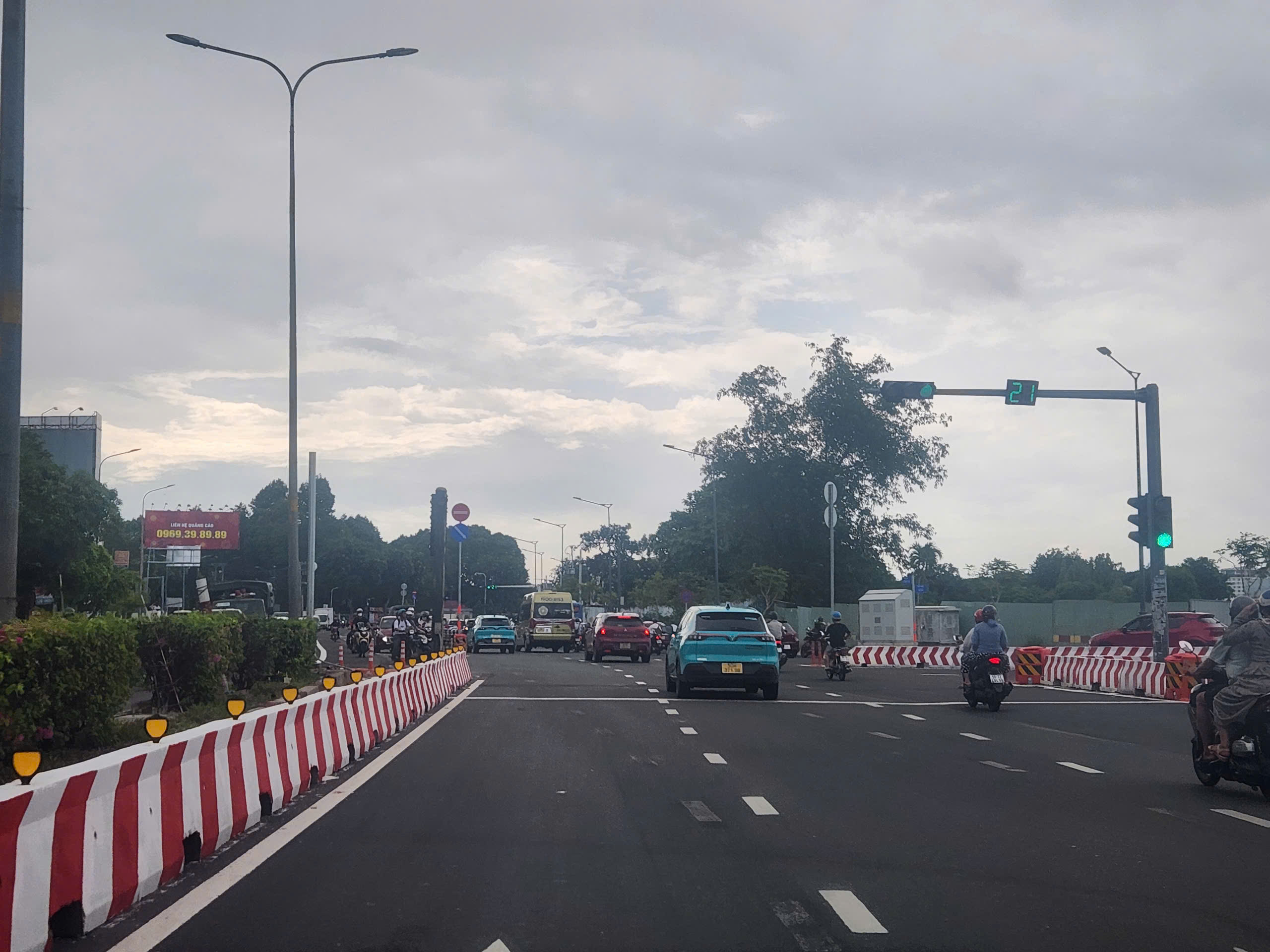 TP.HCM: V&igrave; sao chưa cho &ocirc; t&ocirc; rẽ tr&aacute;i v&agrave;o đường C12 đi nh&agrave; ga T3 T&acirc;n Sơn Nhất?- Ảnh 2.