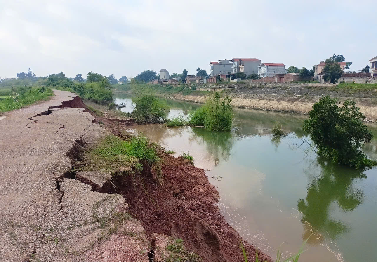 Bắc Ninh c&ocirc;ng bố t&igrave;nh huống khẩn cấp xử l&yacute; sự cố sạt lở đ&ecirc; bối s&ocirc;ng Thương- Ảnh 1.