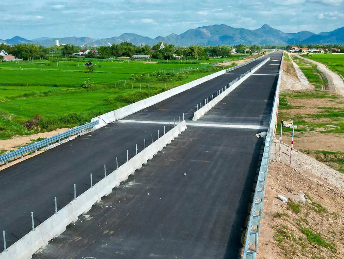 Cao tốc Ho&agrave;i Nhơn - Quy Nhơn vượt tiến độ nhờ thi đua 500 ng&agrave;y đ&ecirc;m- Ảnh 3.