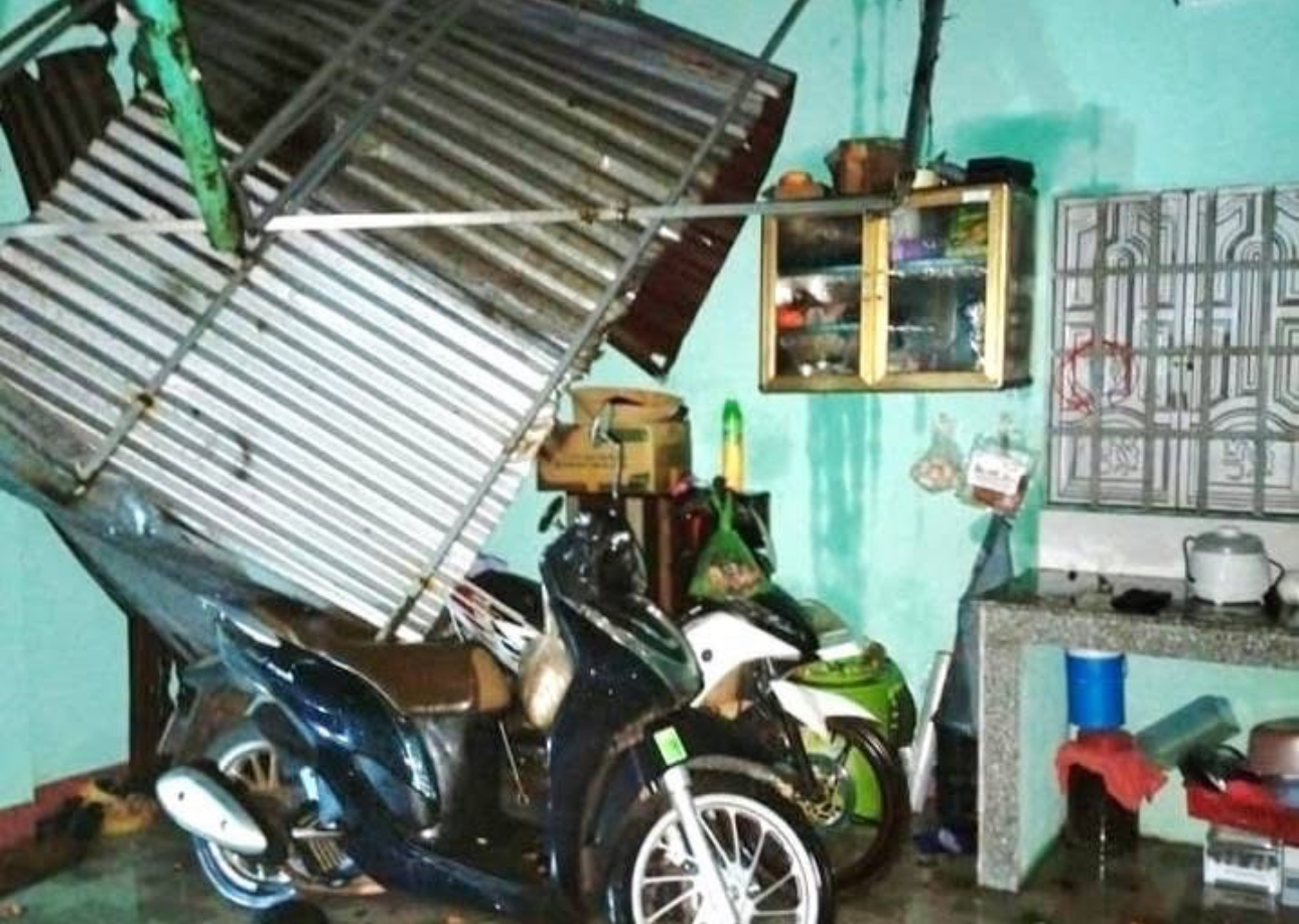 D&ocirc;ng lốc l&agrave;m tốc m&aacute;i nhiều nh&agrave; d&acirc;n ở Đồng Nai- Ảnh 5.