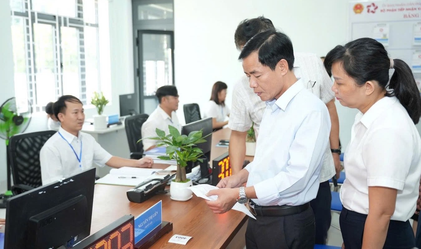 Vận h&agrave;nh ch&iacute;nh quyền địa phương 2 cấp: Kh&ocirc;ng xảy ra &aacute;ch tắc, gi&aacute;n đoạn c&ocirc;ng việc- Ảnh 1.