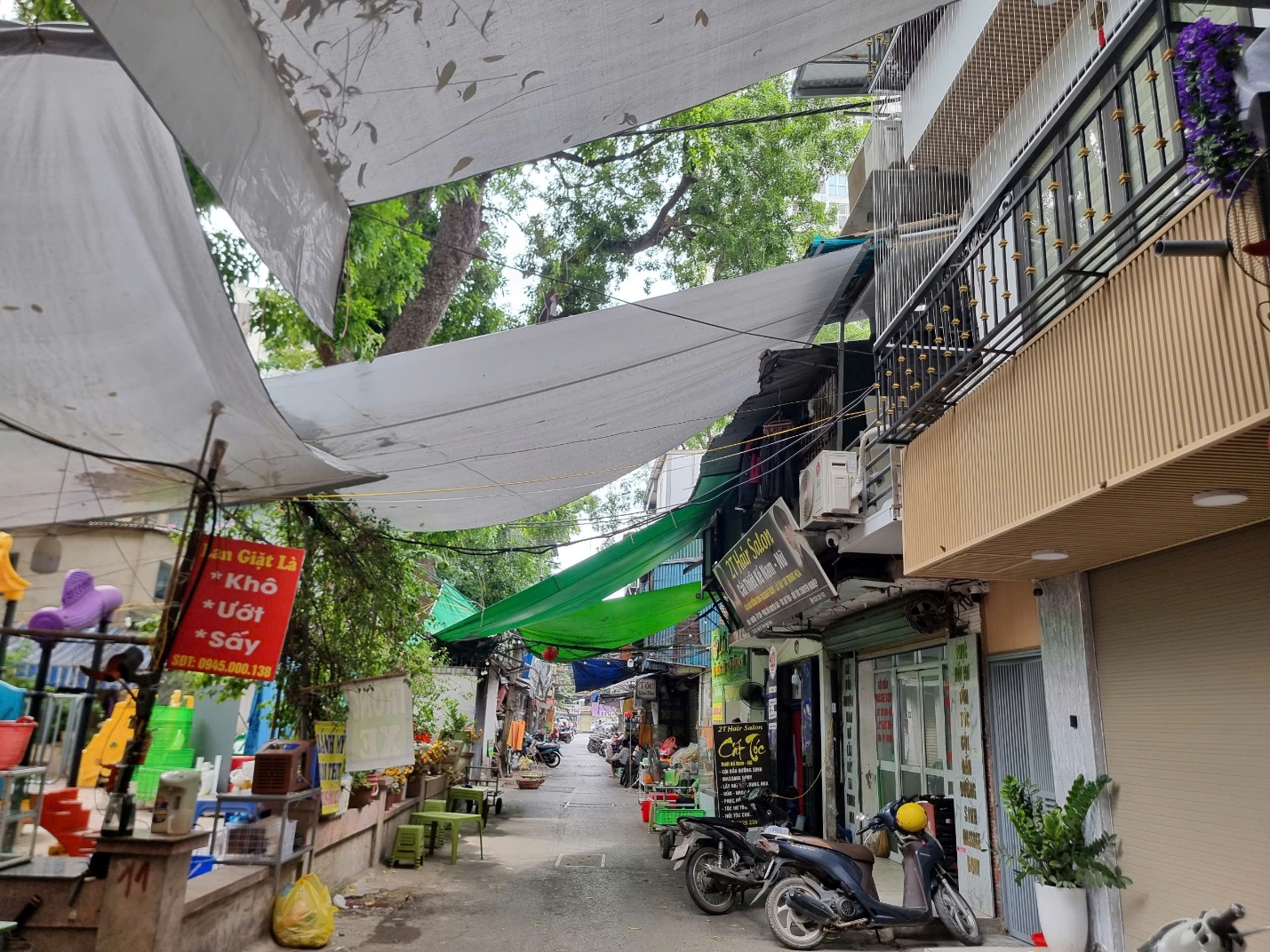 Hà Nội: Nhiều khu tập thể cũ xuống cấp, tiềm ẩn nguy cơ cháy nổ nghiêm trọng- Ảnh 5. Hà Nội: Nhiều khu tập thể cũ xuống cấp, tiềm ẩn nguy cơ cháy nổ nghiêm trọng- Ảnh 5.