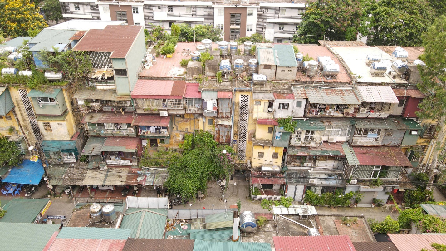 Hà Nội: Nhiều khu tập thể cũ xuống cấp, tiềm ẩn nguy cơ cháy nổ nghiêm trọng- Ảnh 7. Hà Nội: Nhiều khu tập thể cũ xuống cấp, tiềm ẩn nguy cơ cháy nổ nghiêm trọng- Ảnh 7.
