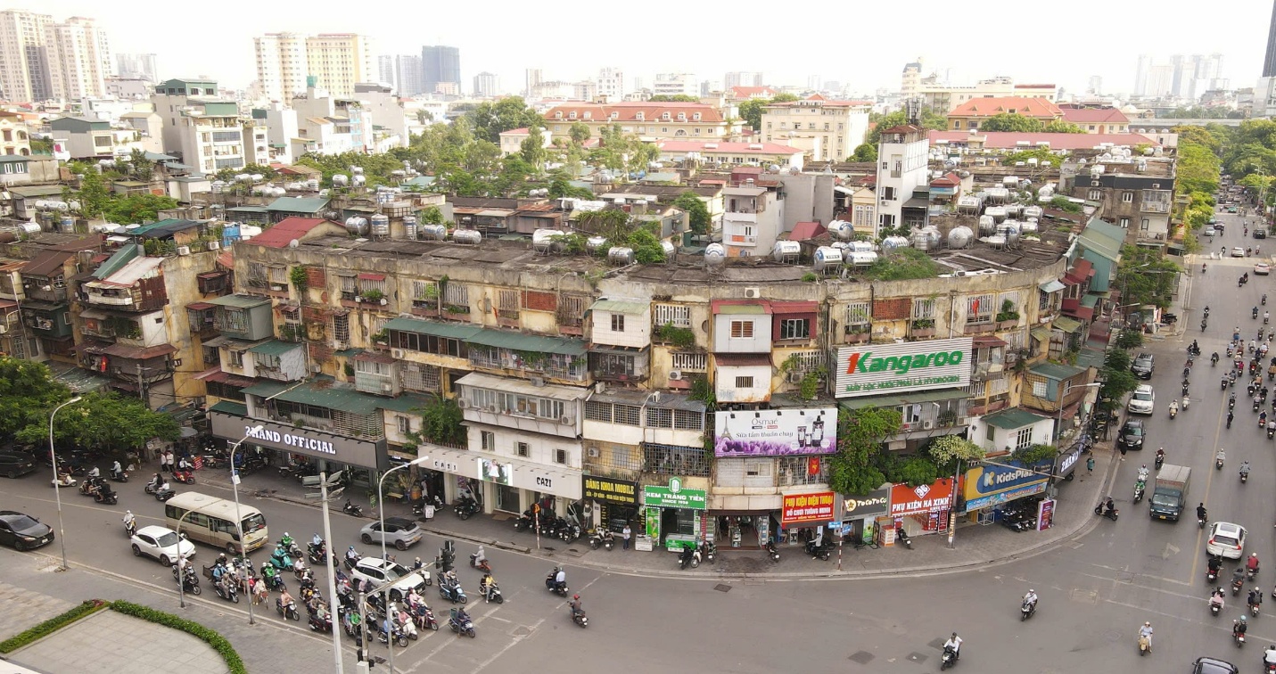 Hà Nội: Nhiều khu tập thể cũ xuống cấp, tiềm ẩn nguy cơ cháy nổ nghiêm trọng- Ảnh 9. Hà Nội: Nhiều khu tập thể cũ xuống cấp, tiềm ẩn nguy cơ cháy nổ nghiêm trọng- Ảnh 9.