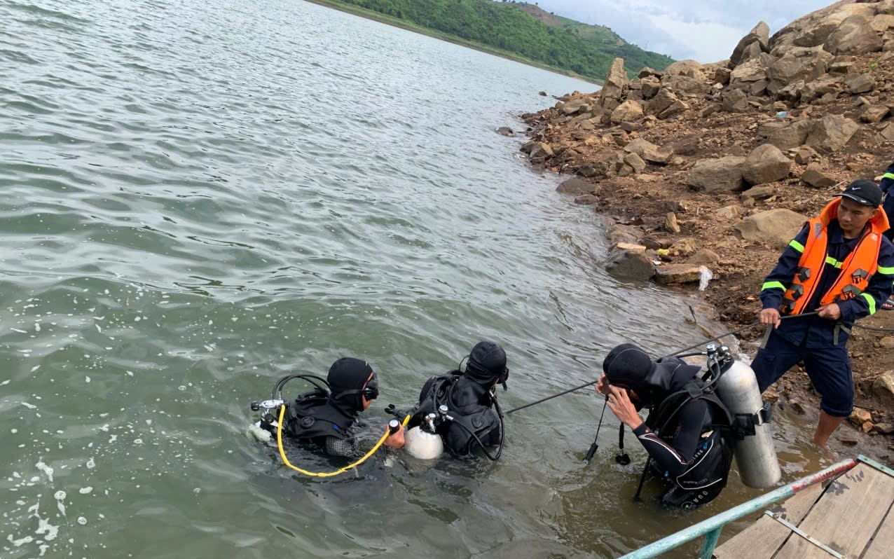 Hai anh em đuối nước thương tâm khi đi câu cá tại hồ chứa ở Lâm Đồng- Ảnh 2. Gia Lai: Nhóm bạn rủ nhau chơi hồ thuỷ điện, nam sinh đuối nước tử vong
