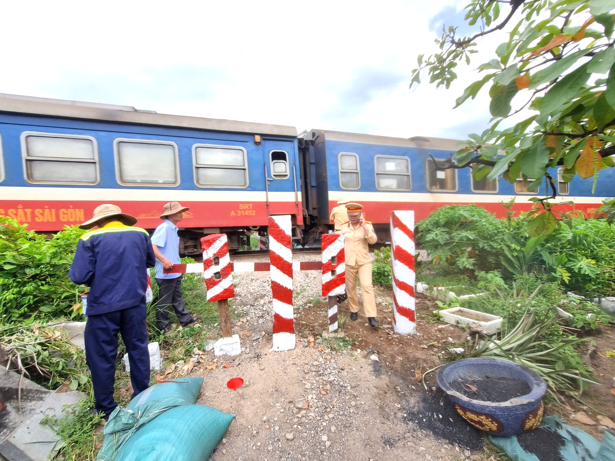 Gia Lai x&oacute;a lối đi tự mở qua đường sắt từng g&acirc;y tai nạn chết người- Ảnh 8.