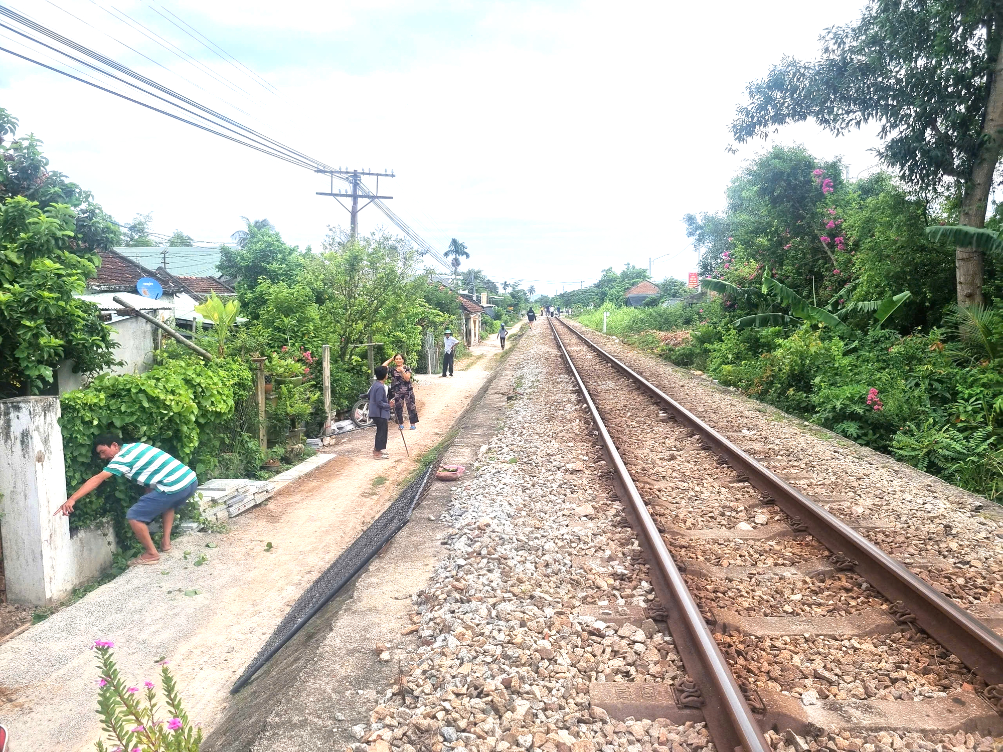 Gia Lai x&oacute;a lối đi tự mở qua đường sắt từng g&acirc;y tai nạn chết người- Ảnh 5.