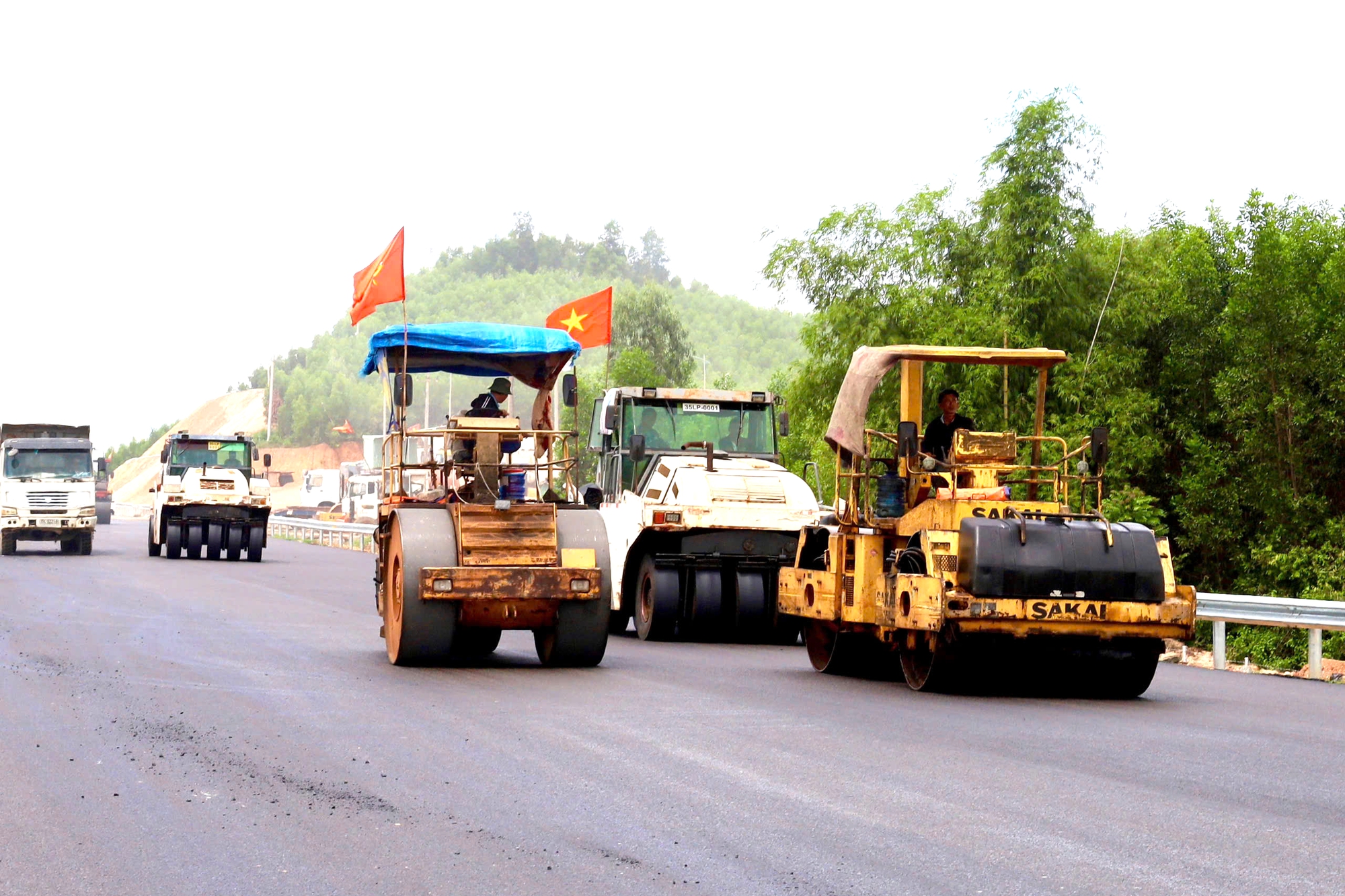Cao tốc Ho&agrave;i Nhơn - Quy Nhơn vượt tiến độ nhờ thi đua 500 ng&agrave;y đ&ecirc;m- Ảnh 2.