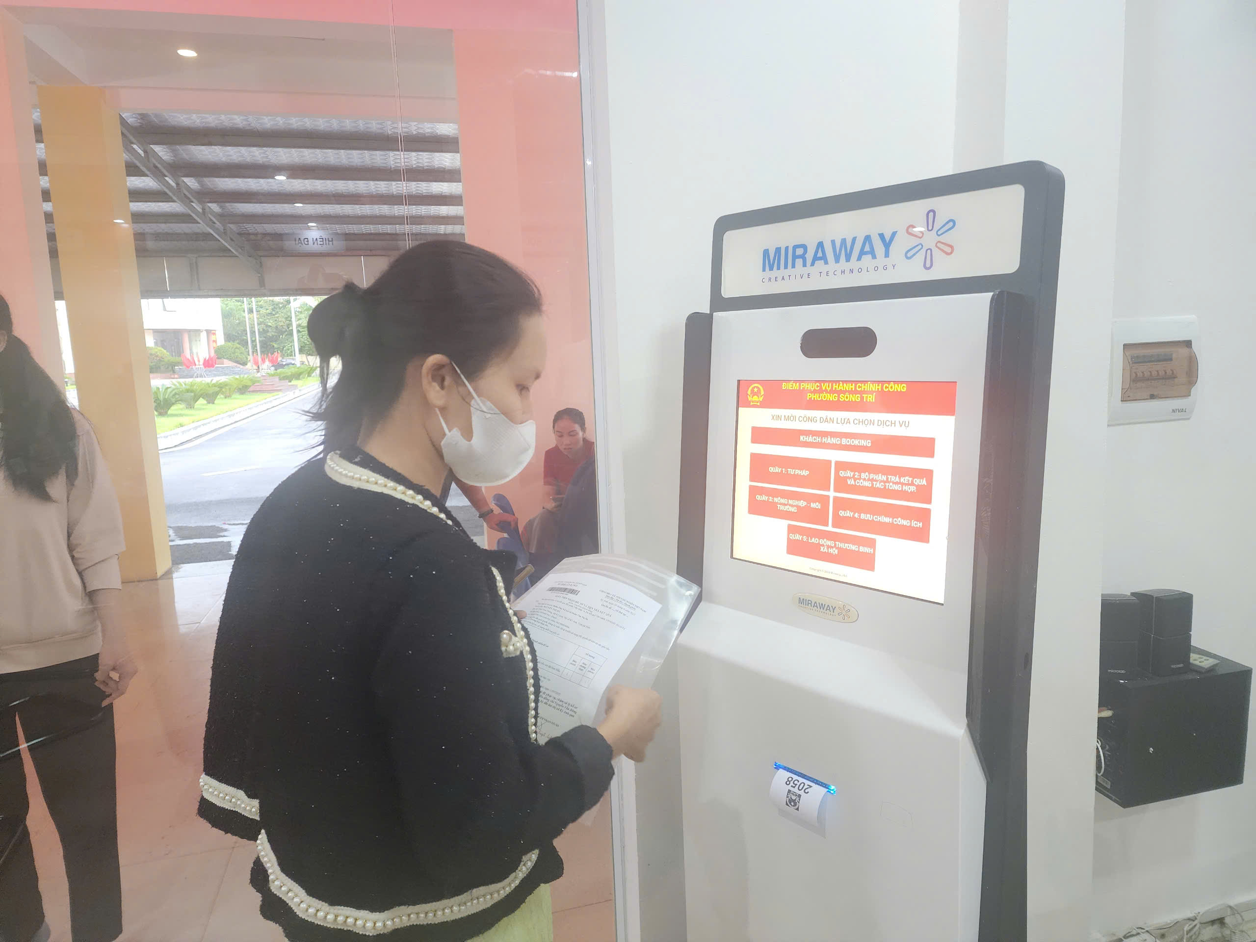 Kh&ocirc;ng c&ograve;n "chạy l&ograve;ng v&ograve;ng" xin giấy tờ từ ch&iacute;nh quyền 2 cấp ở H&agrave; Tĩnh- Ảnh 3.