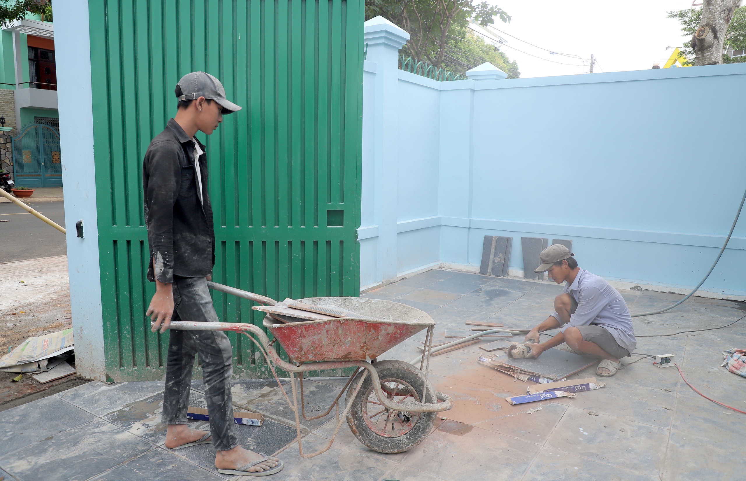 Đắk Lắk: Tất bật cải tạo nh&agrave; ở phục vụ gần 1.000 c&aacute;n bộ l&agrave;m việc tại trung t&acirc;m h&agrave;nh ch&iacute;nh - Ảnh 10.