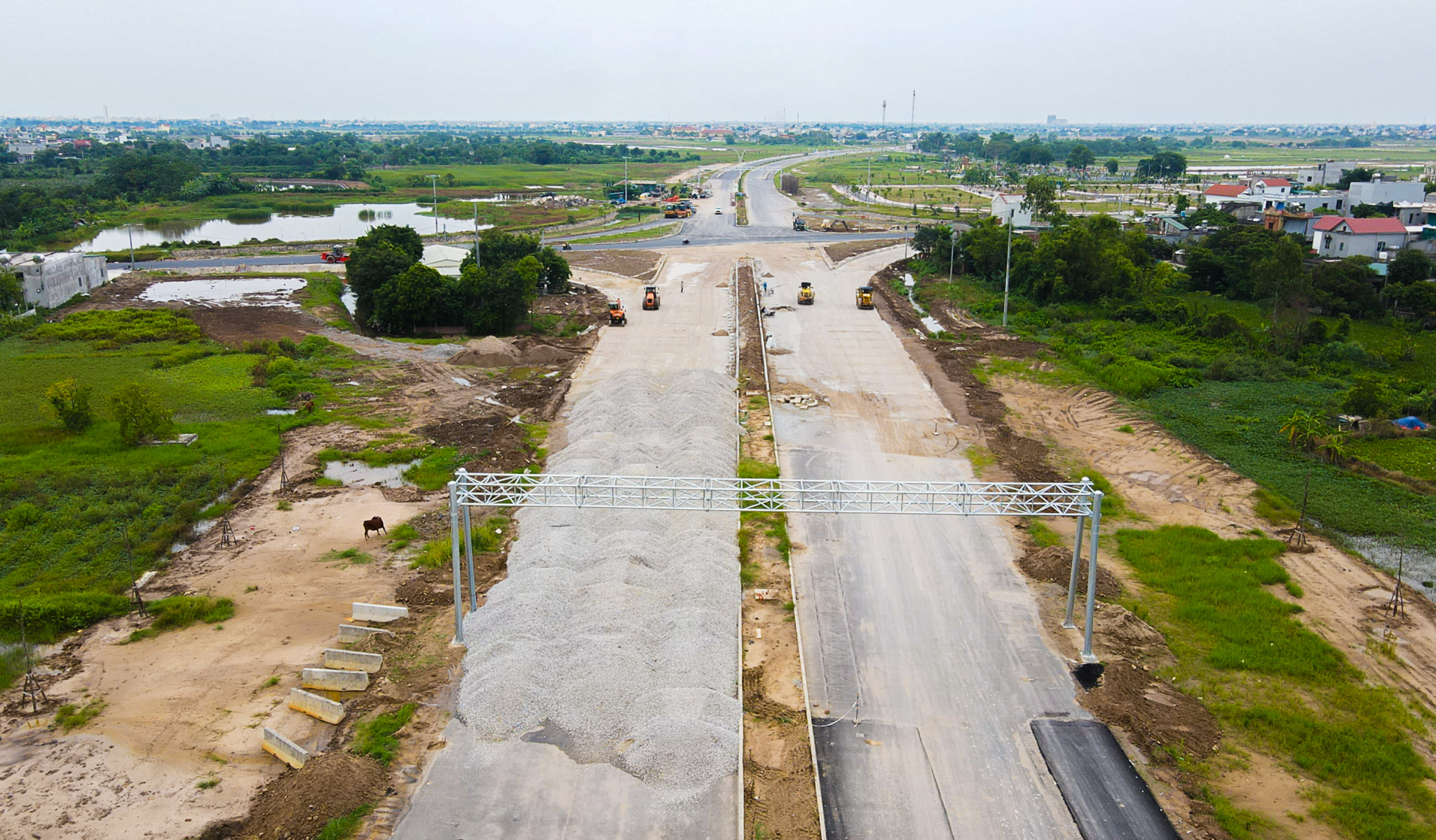 Gỡ n&uacute;t thắt, tăng tốc thi c&ocirc;ng tuyến đường hơn 1.000 tỷ đồng ở Hưng Y&ecirc;n- Ảnh 12.