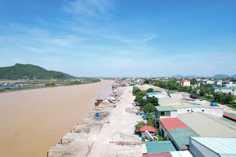 Thanh H&oacute;a: Cảng H&ograve;a Lộc bồi lắng, ngư d&acirc;n lo t&agrave;u thuyền mắc cạn- Ảnh 1.