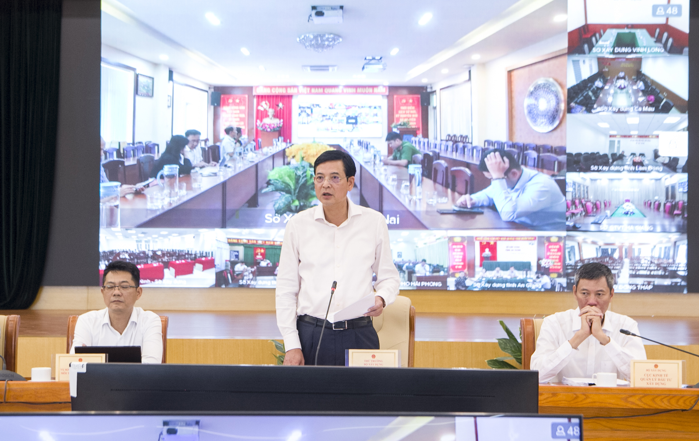 Thứ trưởng Bộ X&acirc;y dựng B&ugrave;i Xu&acirc;n Dũng ph&aacute;t biểu chỉ đạo tại Hội nghị.