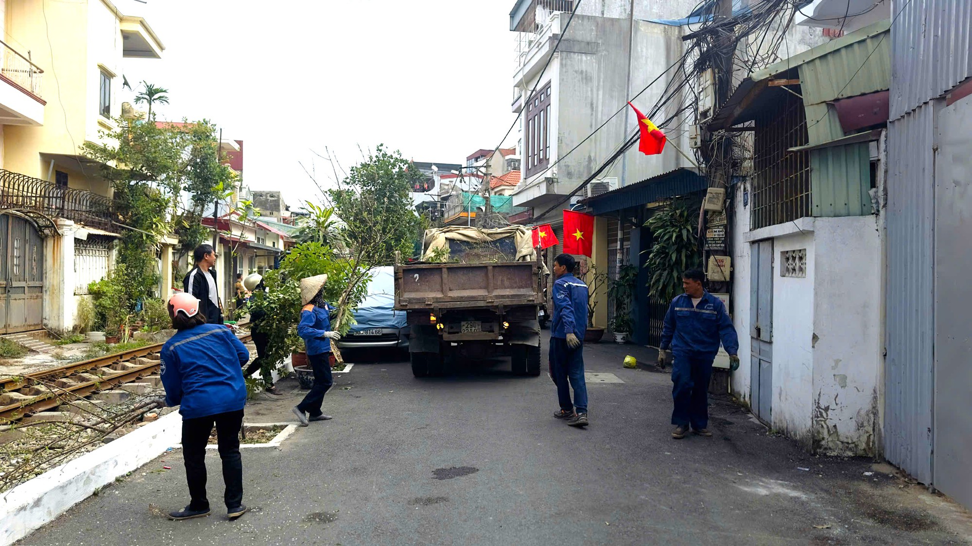 Hải Ph&ograve;ng quyết liệt x&oacute;a lối đi tự mở qua đường sắt- Ảnh 2.