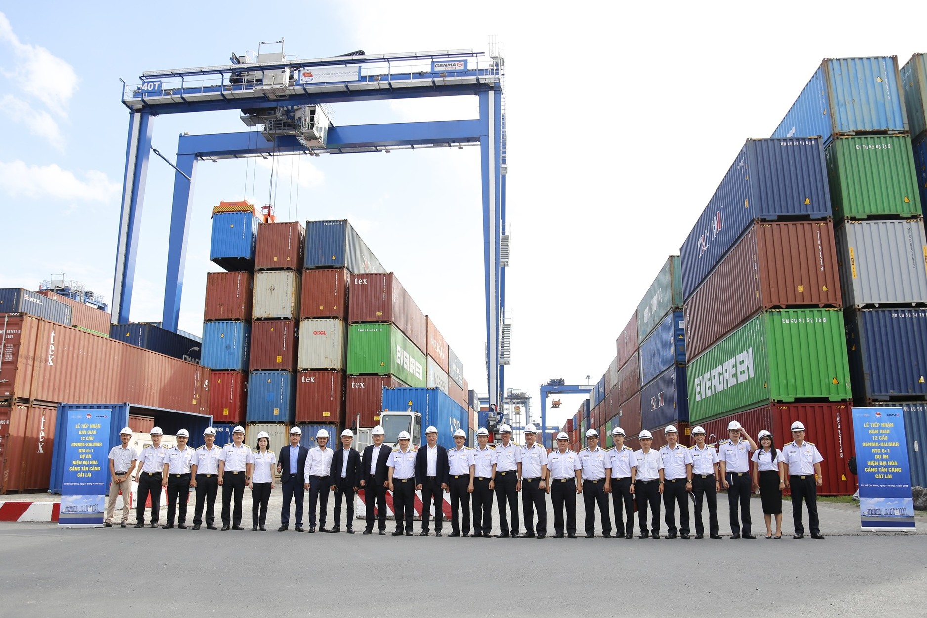 T&acirc;n Cảng S&agrave;i G&ograve;n tiếp nhận 12 cẩu khung hiện đại- Ảnh 4.