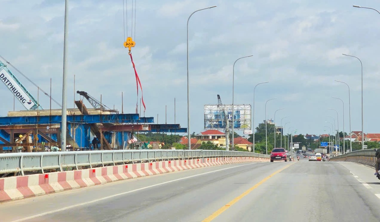 Cận cảnh cầu Gianh &ldquo;chia lửa&rdquo; cho cầu d&agrave;i nhất tr&ecirc;n QL1 qua Quảng Trị- Ảnh 14.