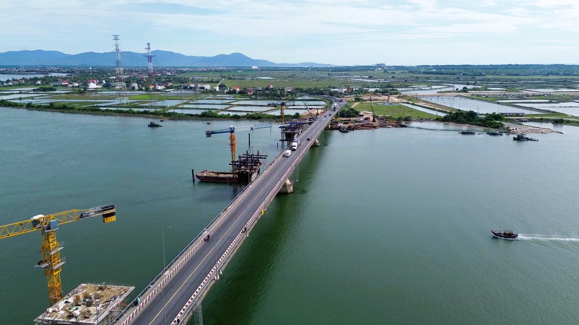 Cận cảnh cầu Gianh &ldquo;chia lửa&rdquo; cho cầu d&agrave;i nhất tr&ecirc;n QL1 qua Quảng Trị- Ảnh 5.