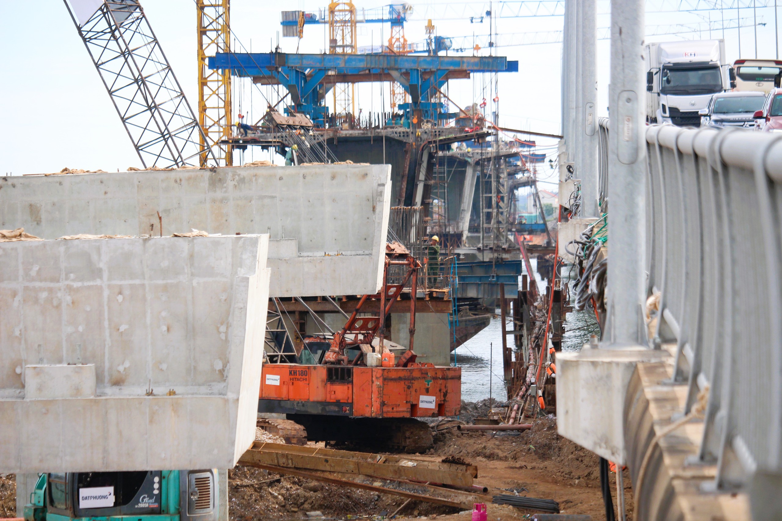 Cận cảnh cầu Gianh &ldquo;chia lửa&rdquo; cho cầu d&agrave;i nhất tr&ecirc;n QL1 qua Quảng Trị- Ảnh 7.