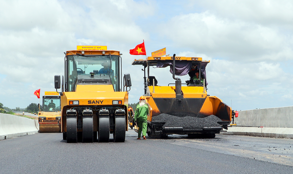 Bộ trưởng Bộ X&acirc;y dựng: Gi&aacute;m s&aacute;t chặt l&uacute;n đầu cầu, tăng tốc cao tốc Cần Thơ - C&agrave; Mau- Ảnh 4.