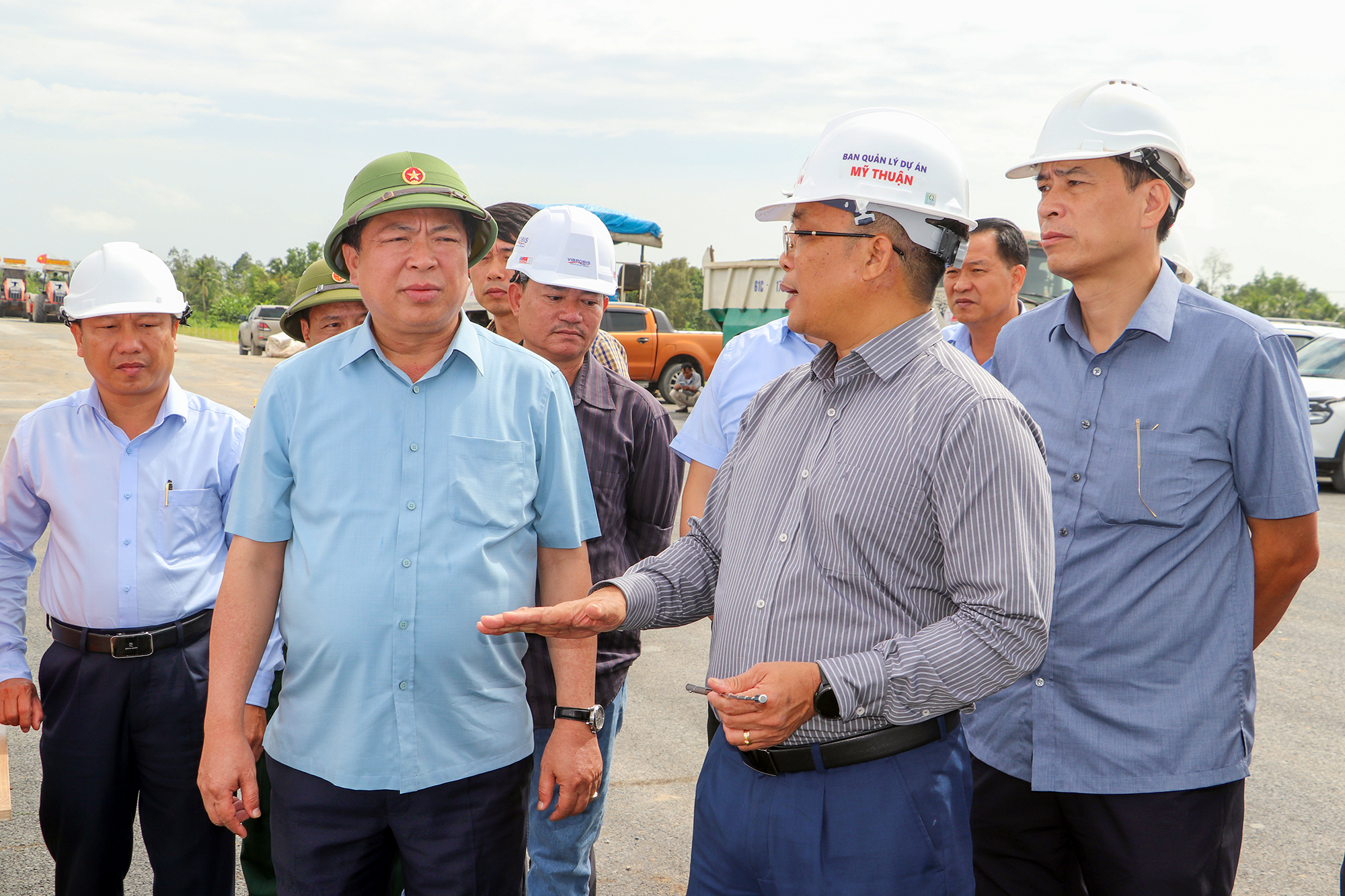 Bộ trưởng Bộ X&acirc;y dựng: Gi&aacute;m s&aacute;t chặt l&uacute;n đầu cầu, tăng tốc cao tốc Cần Thơ - C&agrave; Mau- Ảnh 3.