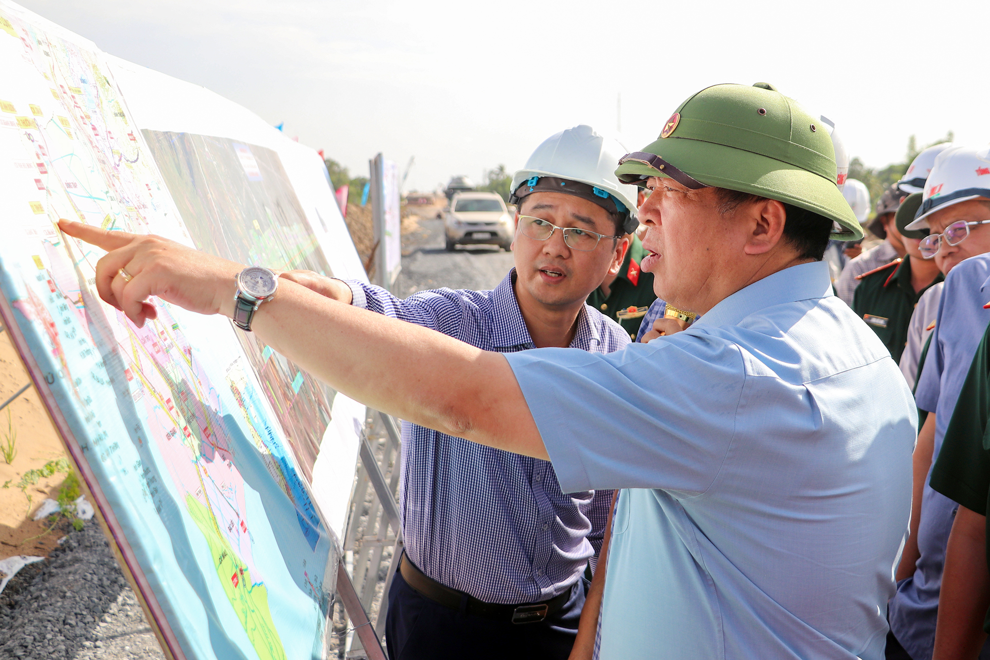 Bộ trưởng Bộ Xây dựng: Lập lại kế hoạch thi công, đảm bảo đủ cát cho cao tốc trục ngang- Ảnh 1. Bộ trưởng Bộ Xây dựng: Lập lại kế hoạch thi công, đảm bảo đủ cát cho cao tốc trục ngang- Ảnh 1.