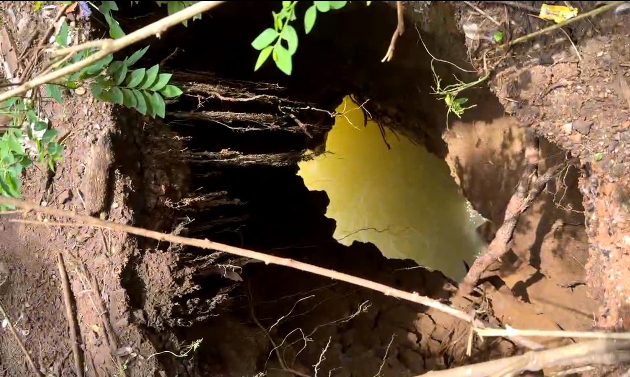 Th&aacute;i Nguy&ecirc;n: X&aacute;c định nguy&ecirc;n nh&acirc;n hố sụt ở x&atilde; V&otilde; Nhai- Ảnh 1.