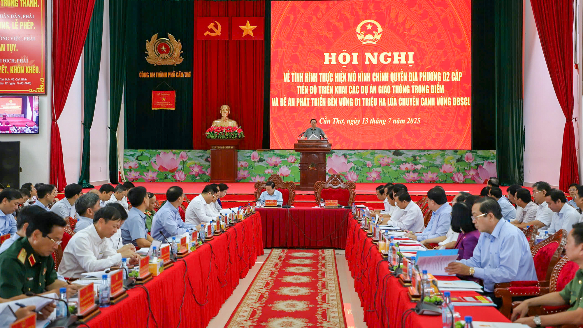 Thủ tướng: L&atilde;nh đạo địa phương phải đi kiểm tra, gỡ kh&oacute; cho dự &aacute;n trọng điểm- Ảnh 2.