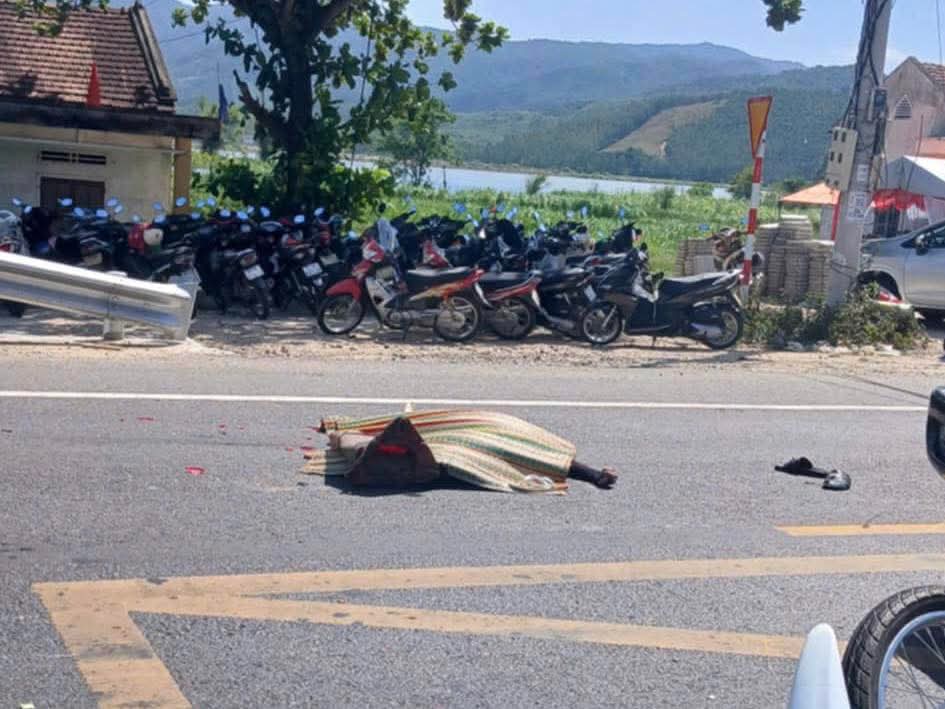 Gia Lai: Va chạm với xe trộn b&ecirc; t&ocirc;ng, một người đi xe m&aacute;y tử vong- Ảnh 1.