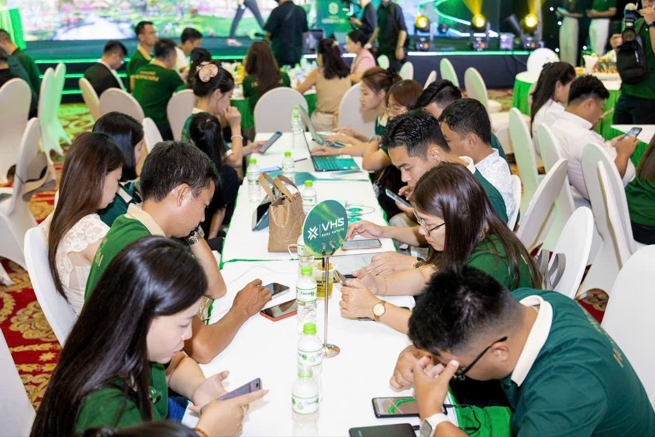 VHS rực ch&aacute;y c&ugrave;ng ph&acirc;n khu thi&ecirc;n h&agrave; - Vinhomes Golden City- Ảnh 3.