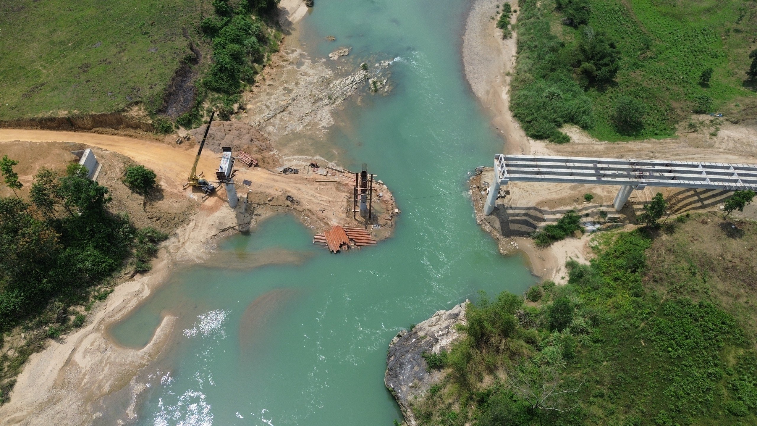 Dự án QL14E: Thi công nắp đậy mương dài 300m sau phản ánh của người dân- Ảnh 2. Dự án QL14E: Thi công nắp đậy mương dài 300m sau phản ánh của người dân- Ảnh 2.