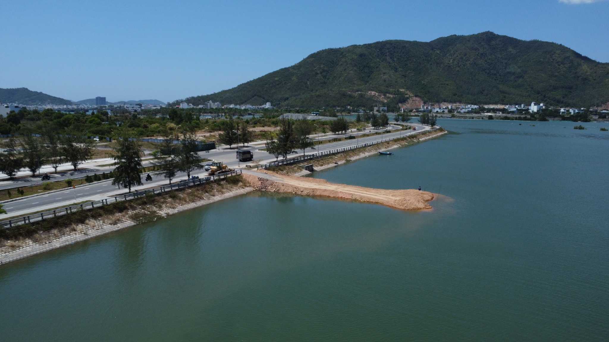 Kh&aacute;nh H&ograve;a: Khẩn trương kiểm tra việc lấp s&ocirc;ng Qu&aacute;n Trường ở Nha Trang- Ảnh 1.