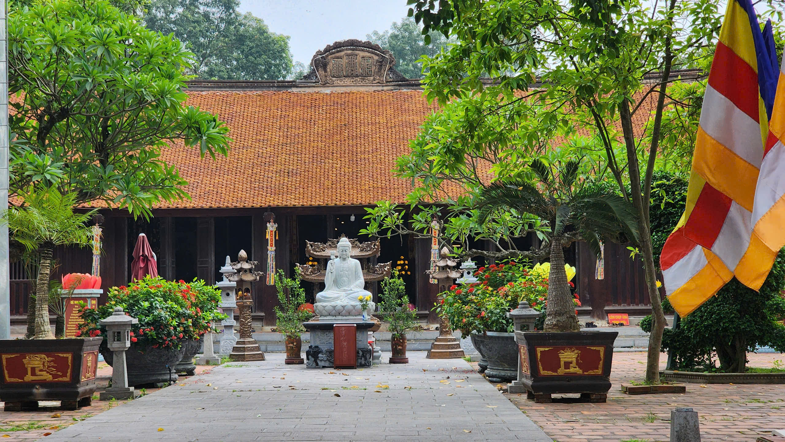 Chi&ecirc;m b&aacute;i ch&ugrave;a cổ lưu giữ nhiều b&aacute;u vật trong quần thể di sản thế giới mới ở Bắc Ninh- Ảnh 5.