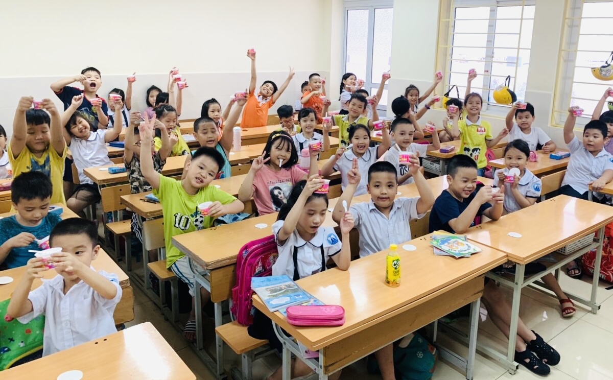 Hà Nội siết chặt tổ chức bữa ăn bán trú và kiểm soát thực phẩm quanh trường học- Ảnh 1. Hà Nội siết chặt tổ chức bữa ăn bán trú và kiểm soát thực phẩm quanh trường học- Ảnh 1.