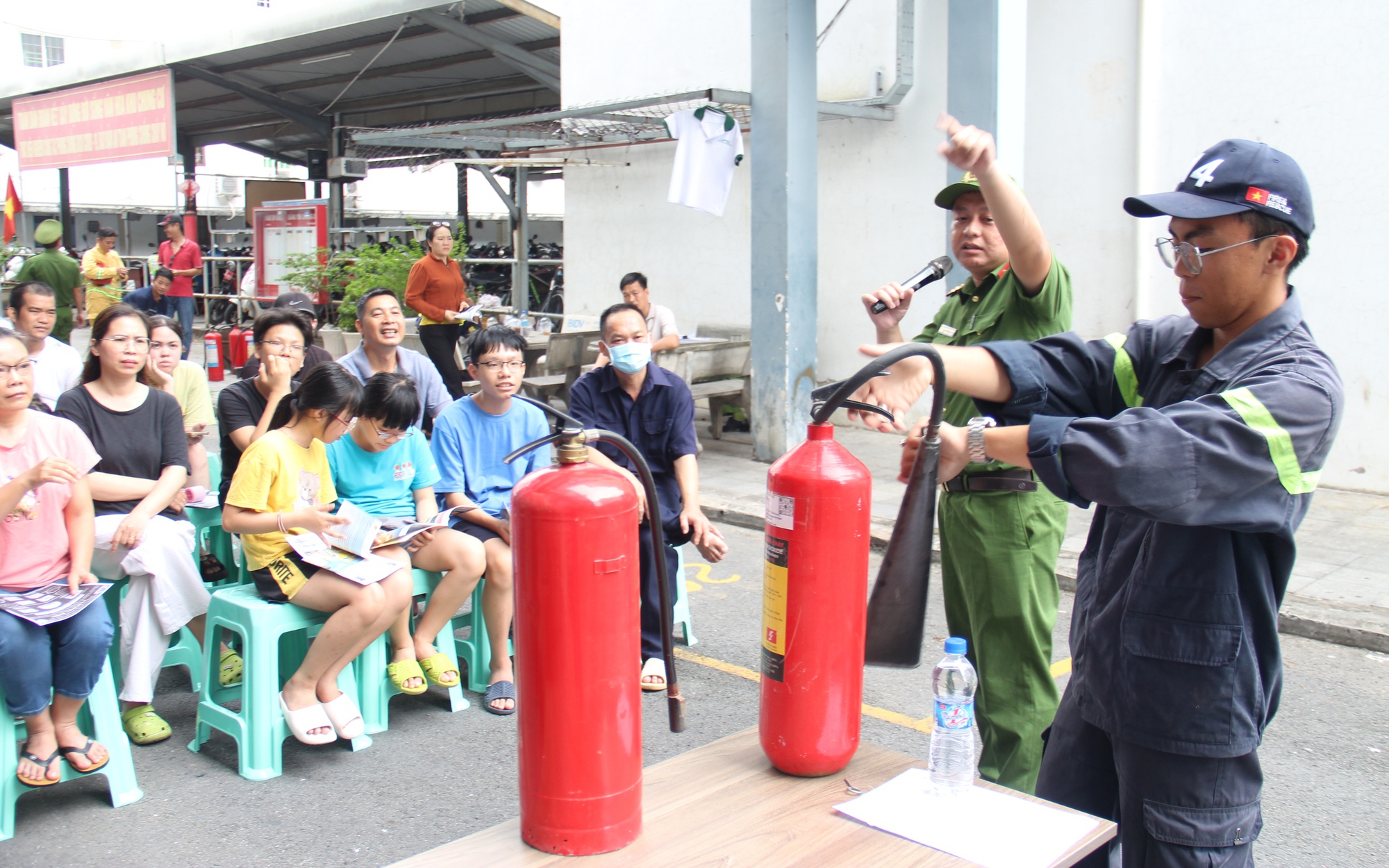 TP.HCM: Cháy lớn thiêu rụi ki ốt chợ Lô 6 lúc rạng sáng- Ảnh 2. TP.HCM yêu cầu tổng kiểm tra tình trạng cơi nơi, mất an toàn cháy nổ tại các chung cư