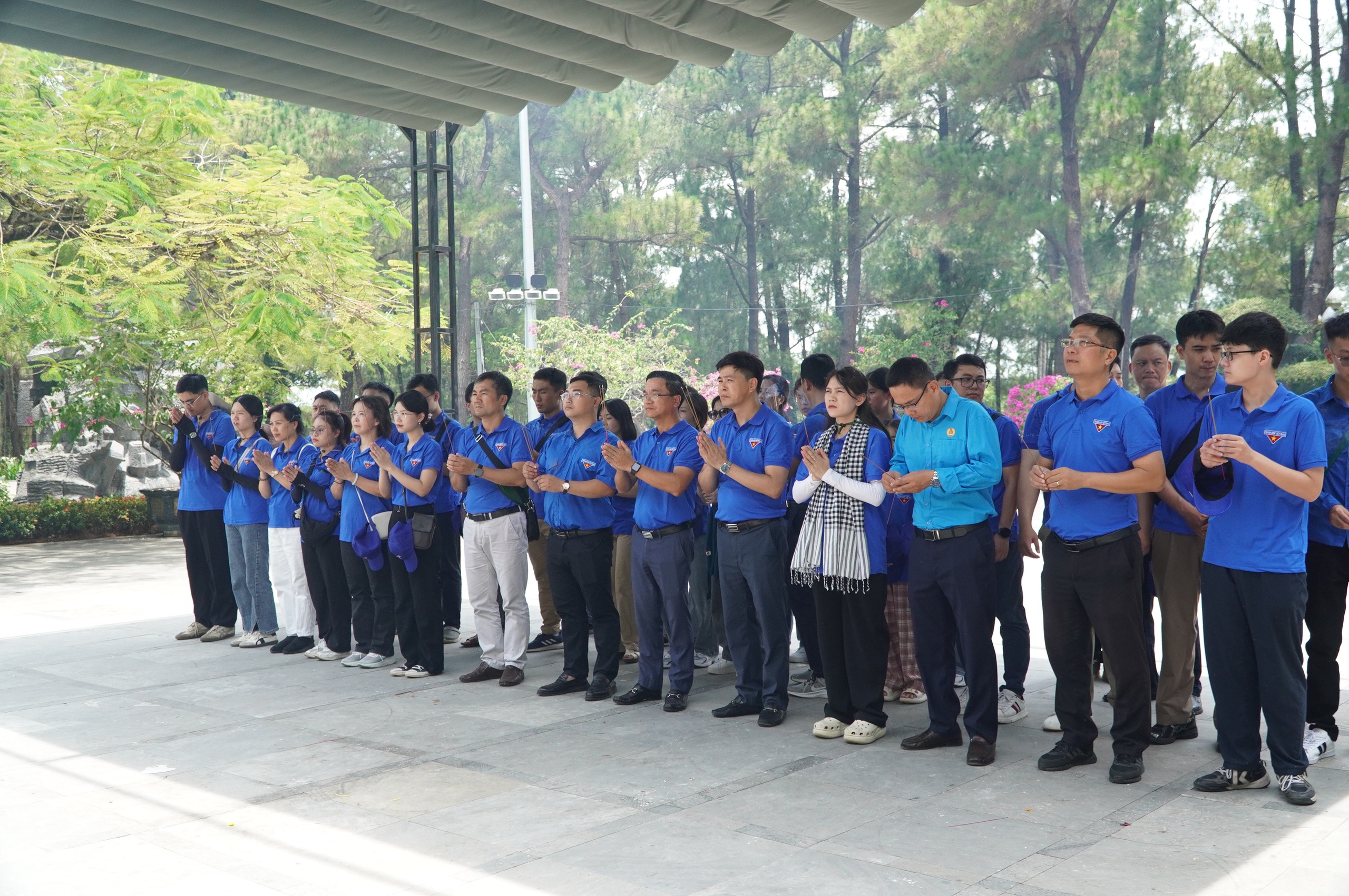Đo&agrave;n thanh ni&ecirc;n Cục Gi&aacute;m định v&agrave; Viện Vật liệu x&acirc;y dựng tri &acirc;n c&ugrave;ng &ldquo;H&agrave;nh tr&igrave;nh đỏ"- Ảnh 11.